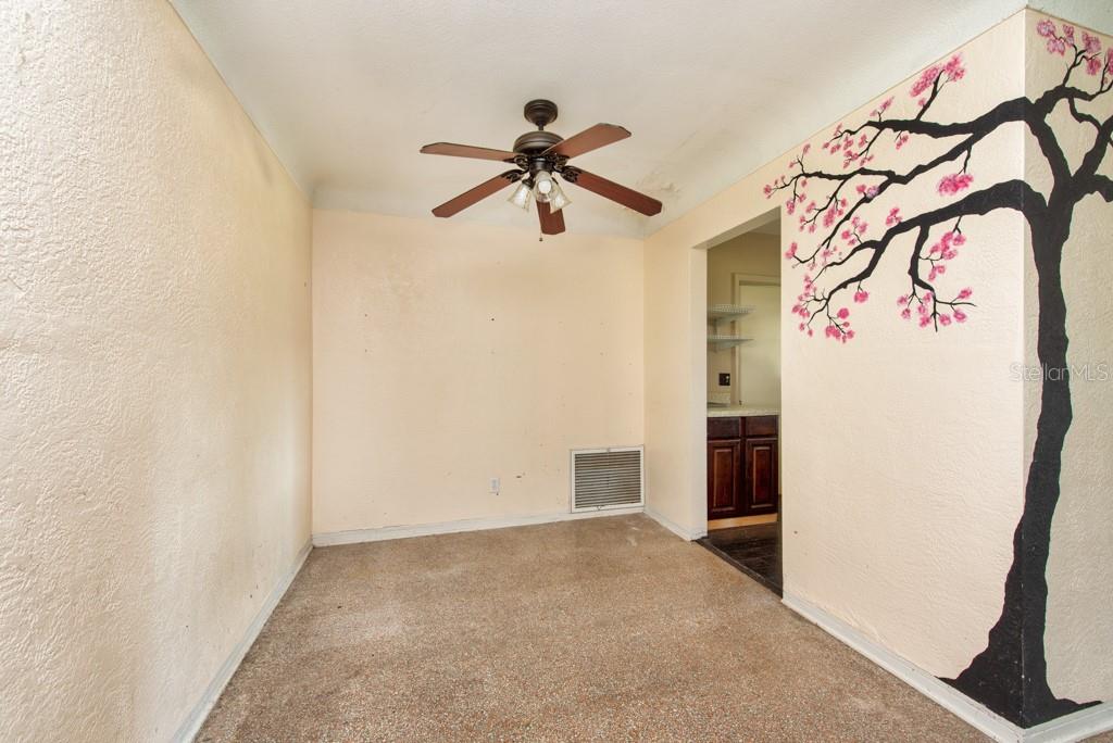 Image 5 of 25 For 9046 3rd Street N