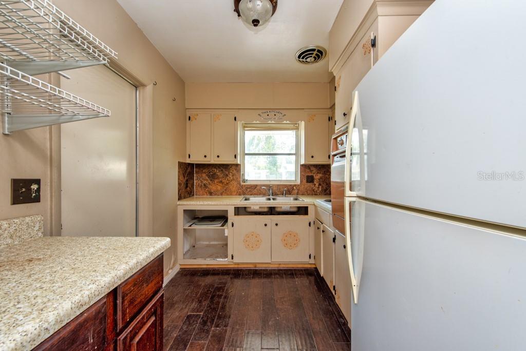 Image 6 of 25 For 9046 3rd Street N