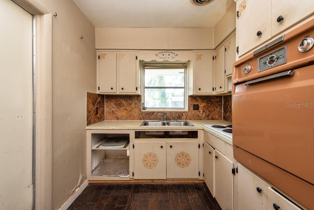 Image 7 of 25 For 9046 3rd Street N