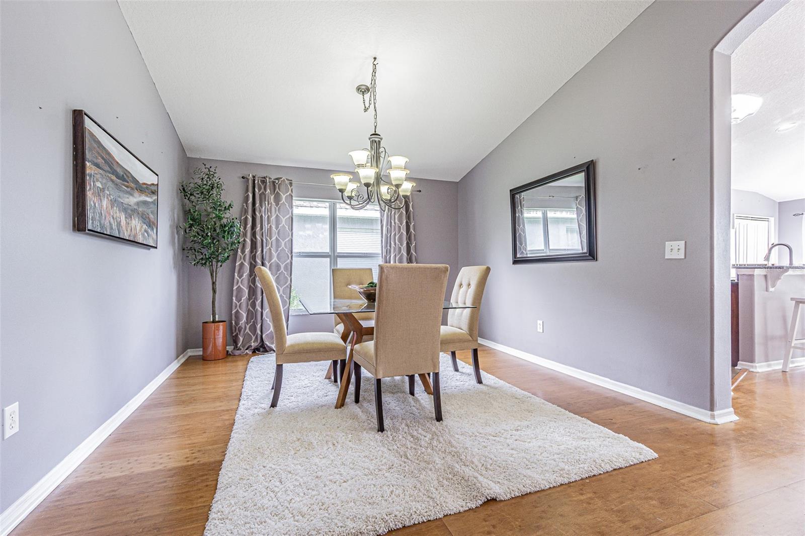 Listing photo id 8 for 6843 Runner Oak Drive