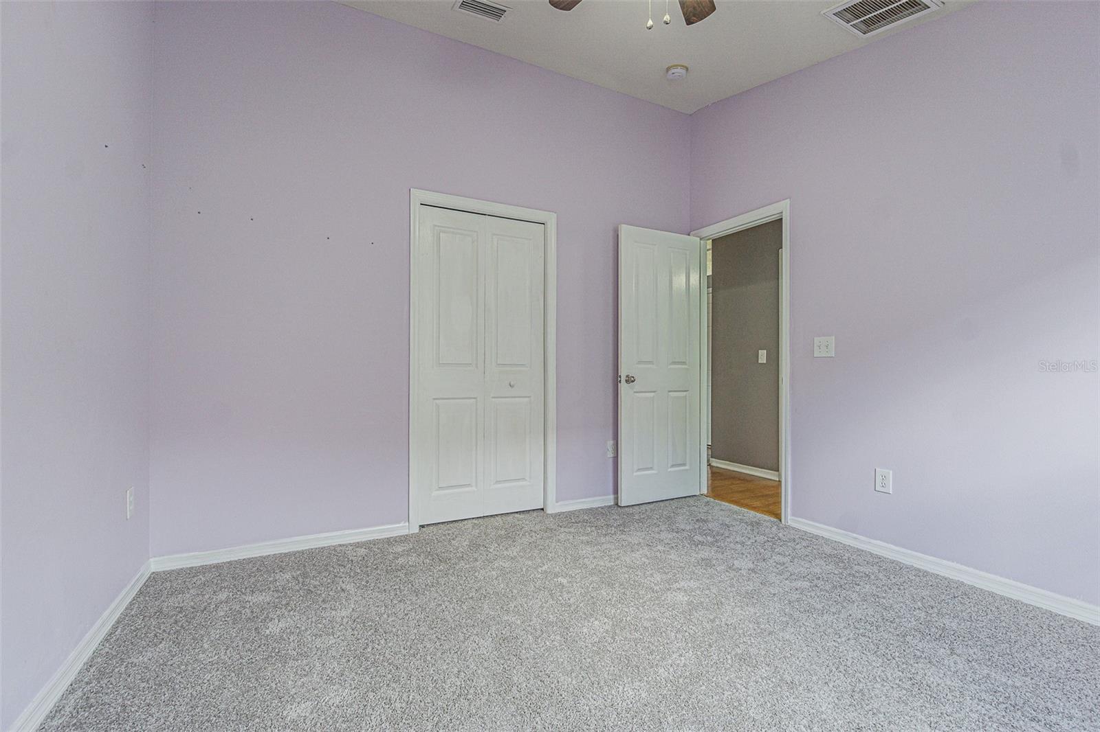 Listing photo id 14 for 6843 Runner Oak Drive