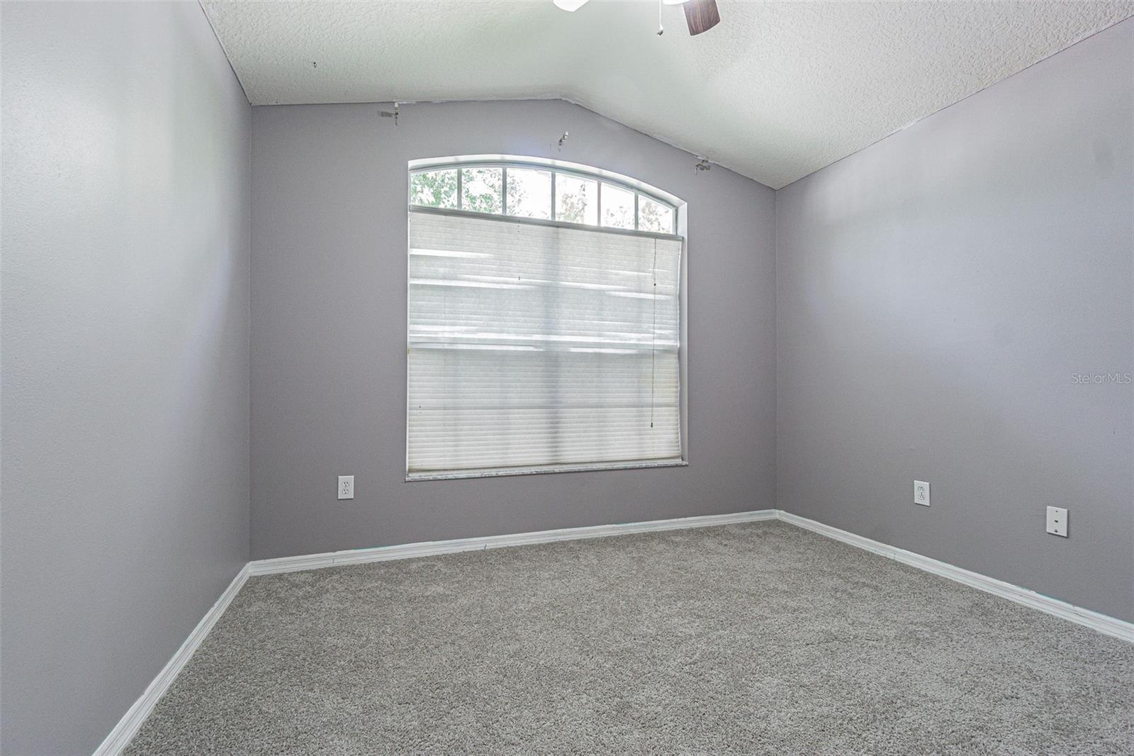 Listing photo id 15 for 6843 Runner Oak Drive