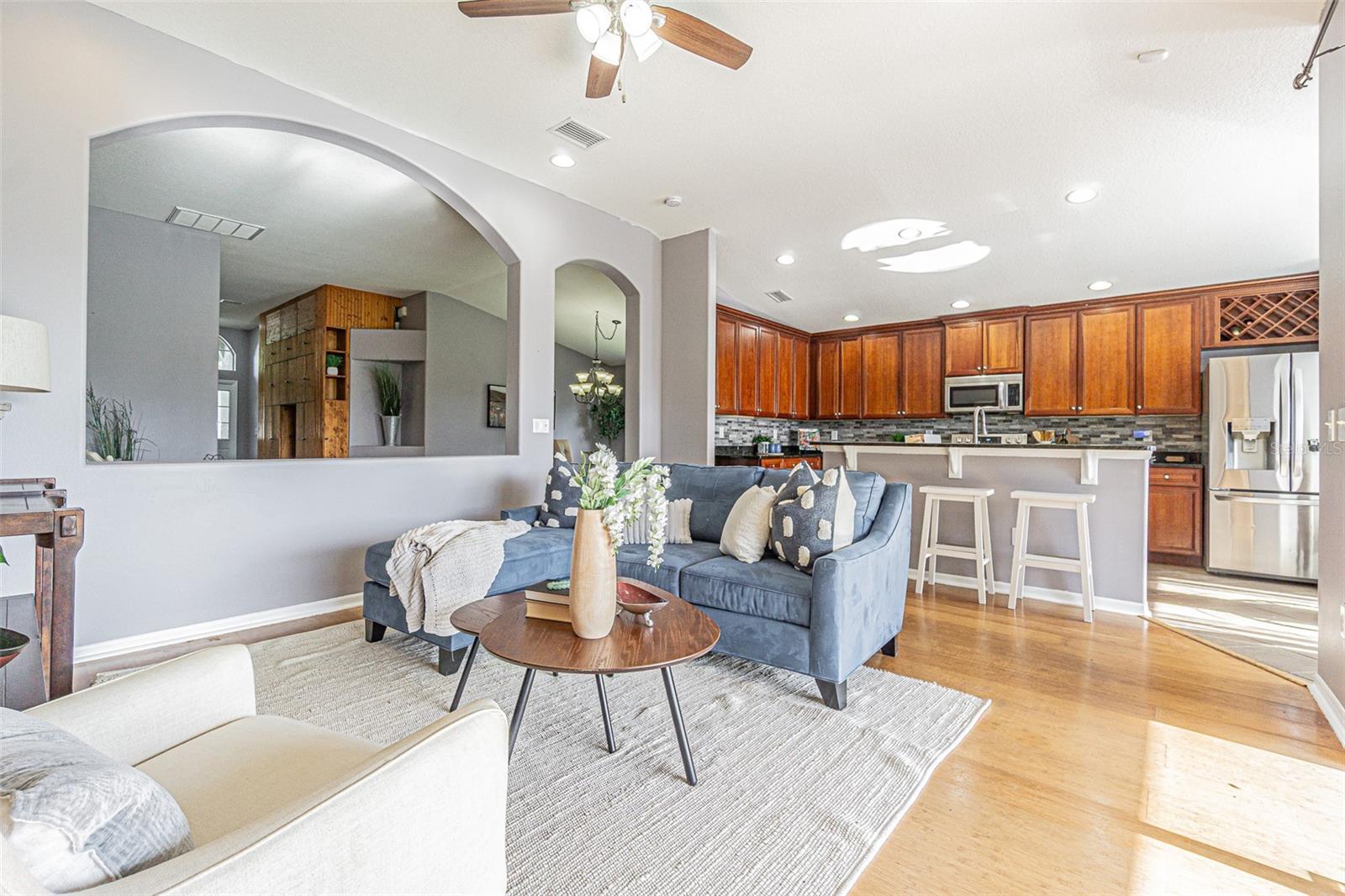 Listing photo id 6 for 6843 Runner Oak Drive