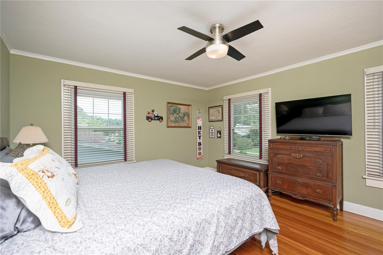 Image 21 of 40 For 1042 16th Avenue N