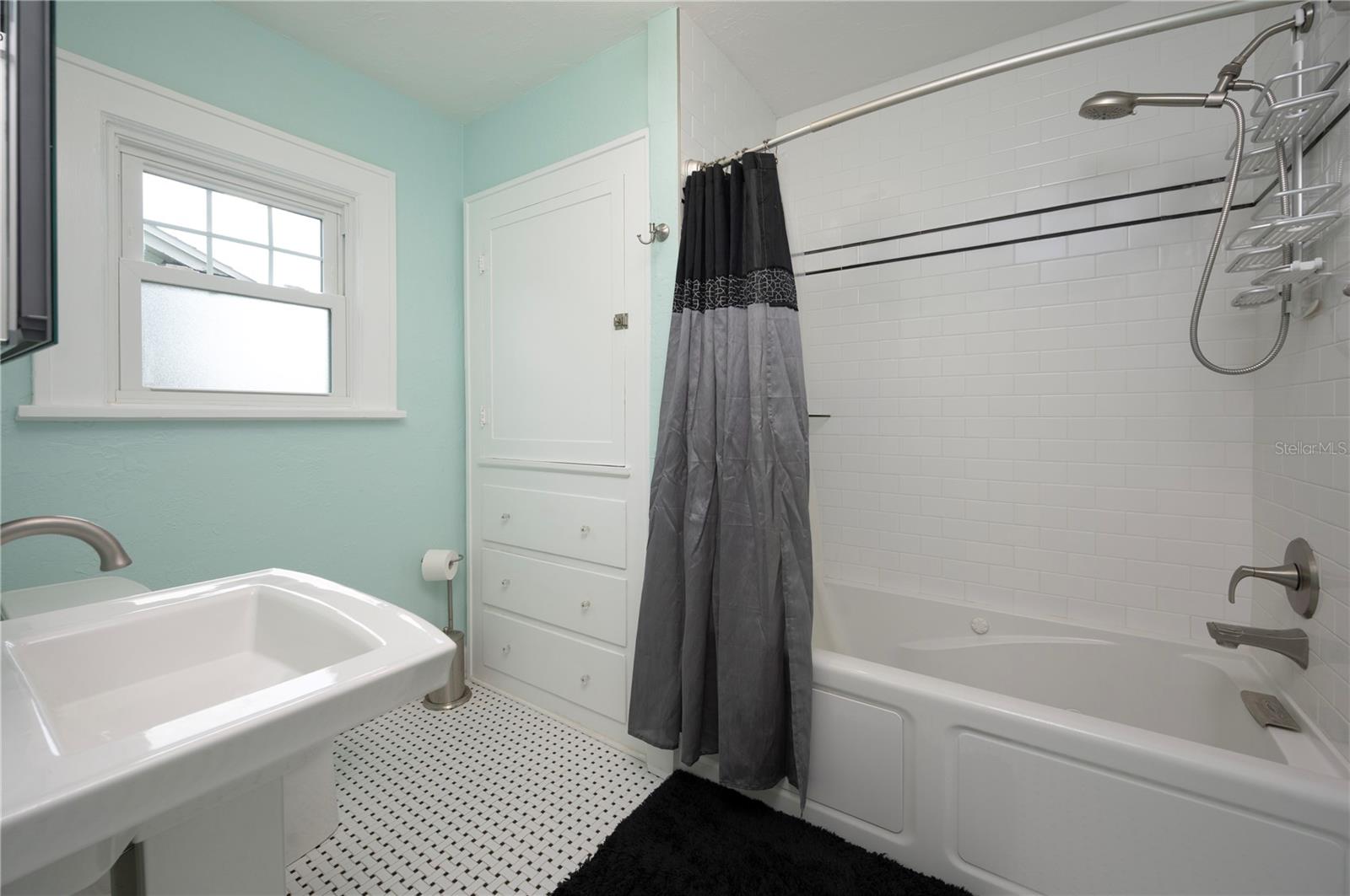Image 26 of 40 For 1042 16th Avenue N