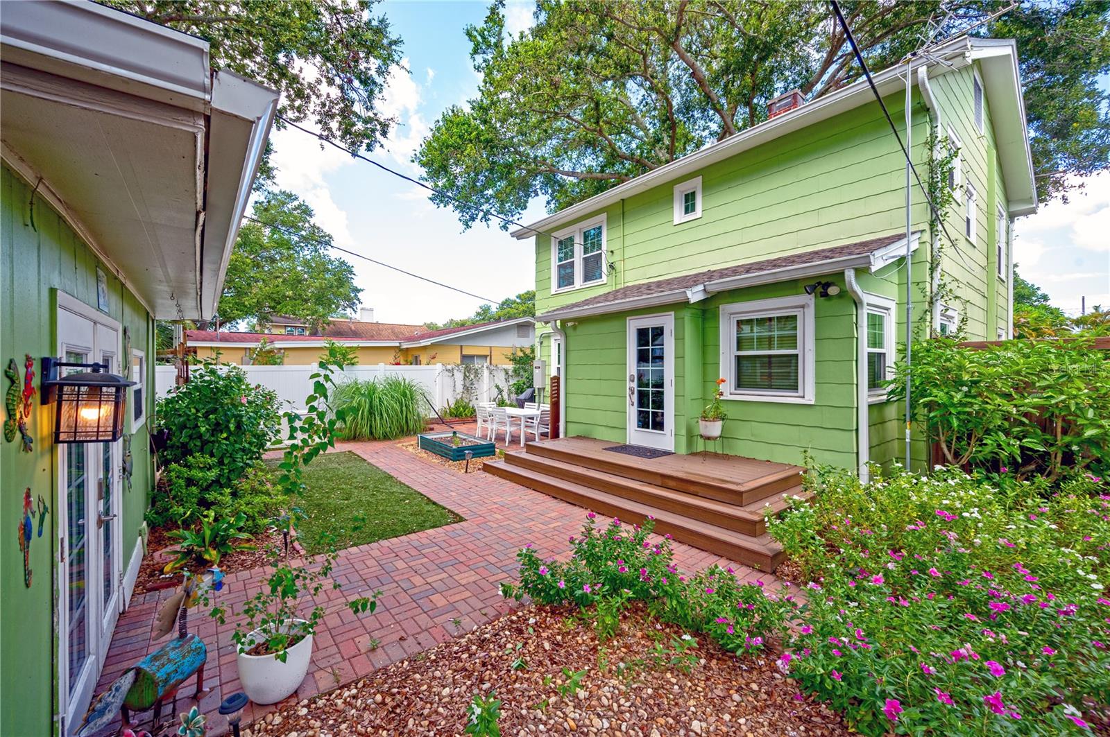 Image 33 of 40 For 1042 16th Avenue N