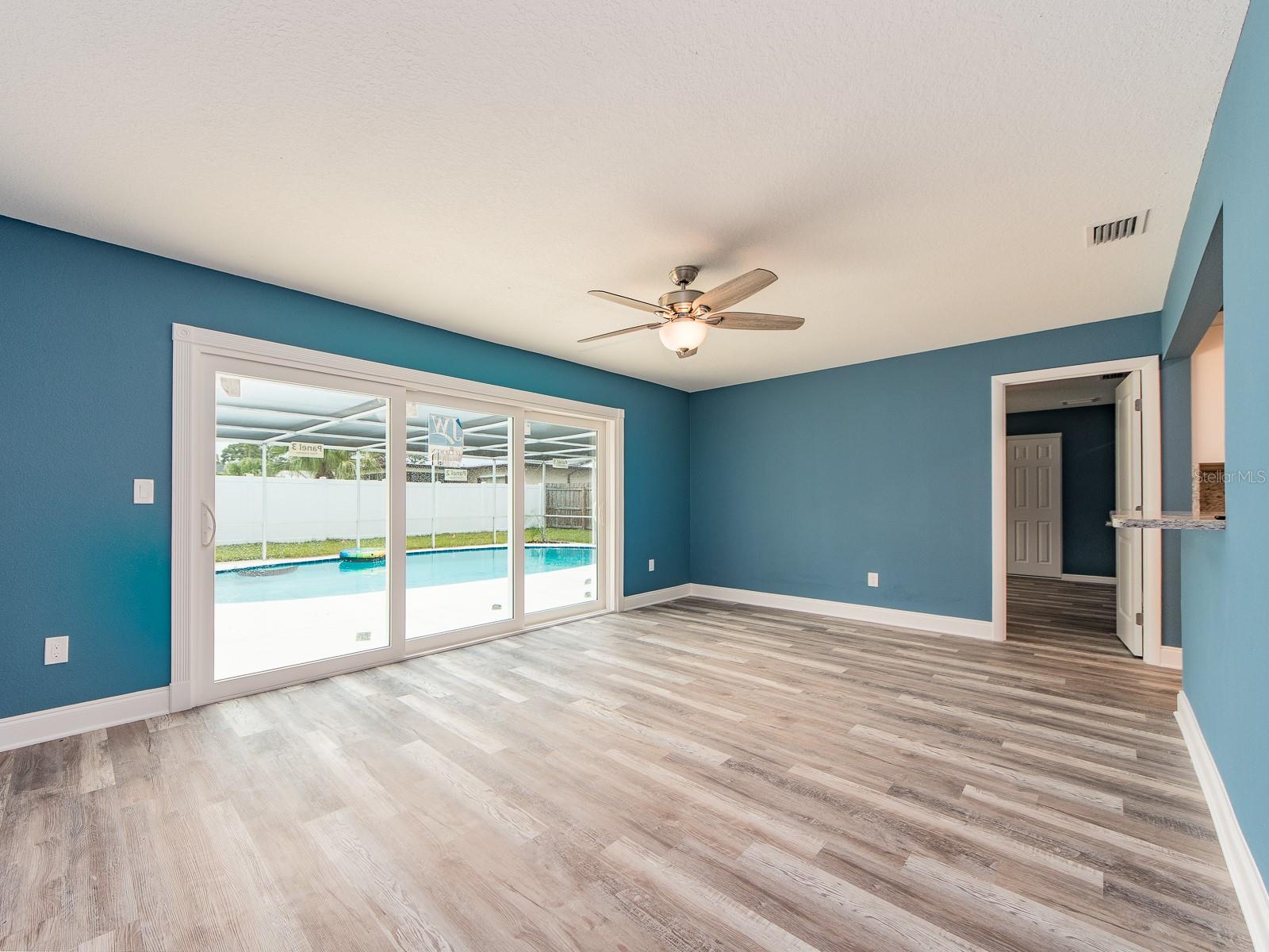 Image 13 of 32 For 12766 91st Avenue