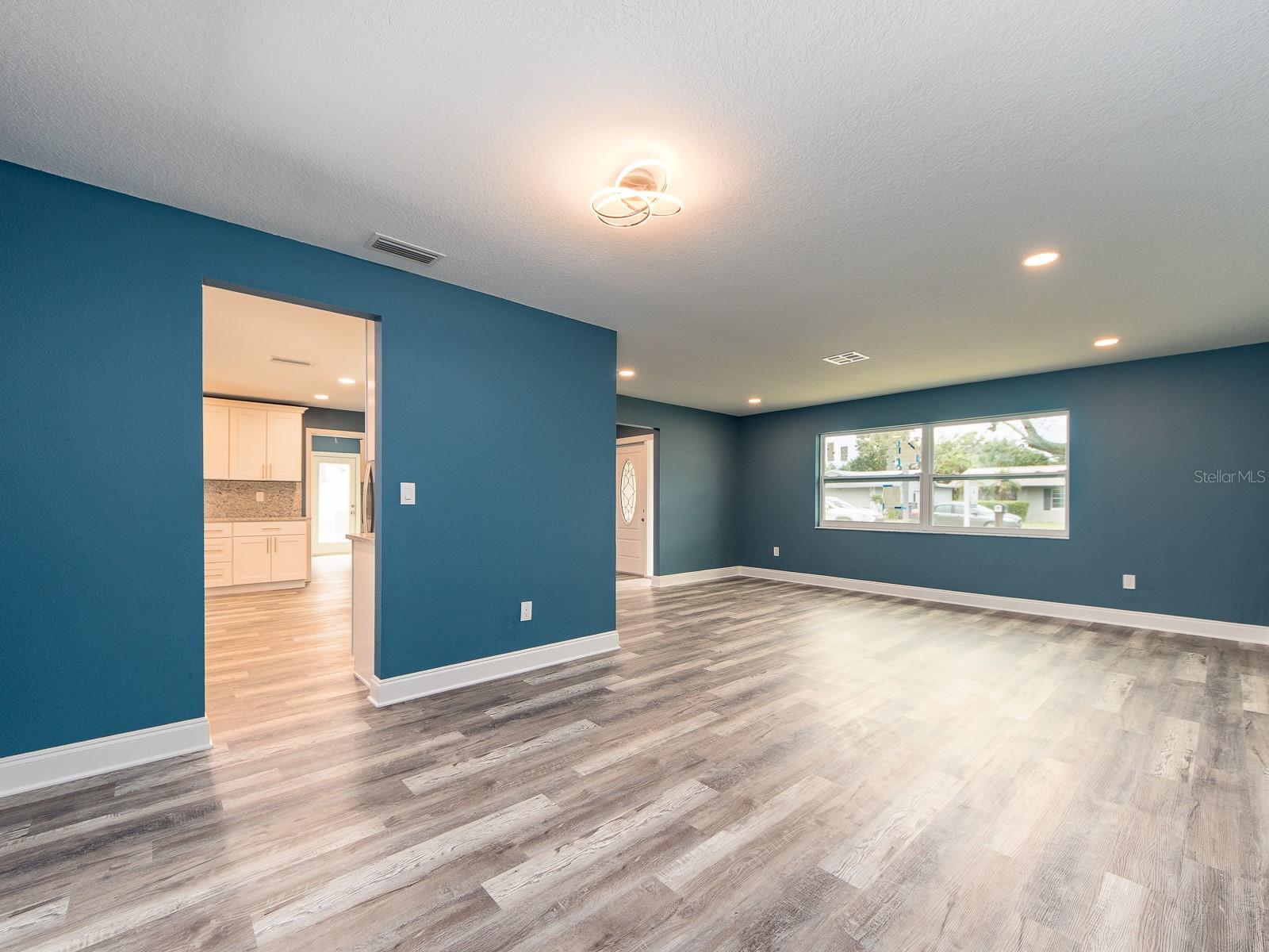 Image 6 of 32 For 12766 91st Avenue