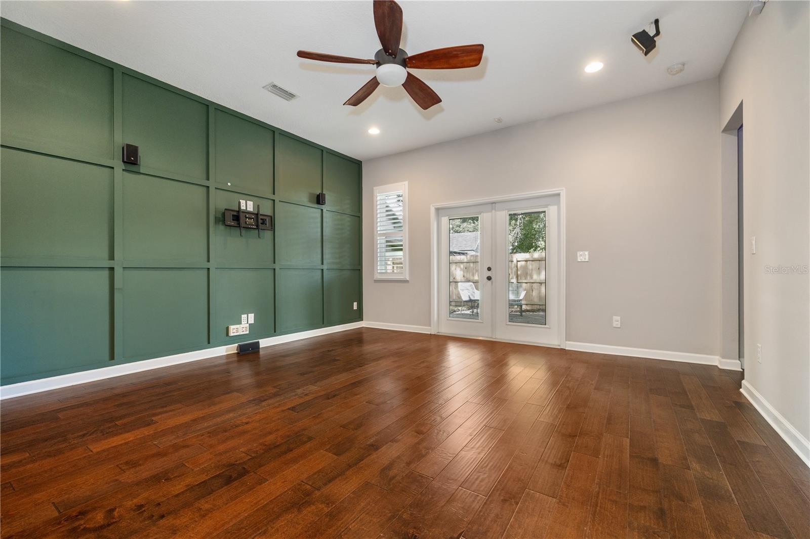 Listing photo id 23 for 3010 Ola Avenue