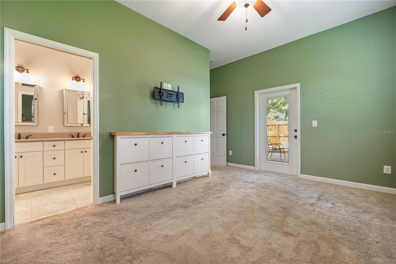 Listing photo id 26 for 3010 Ola Avenue