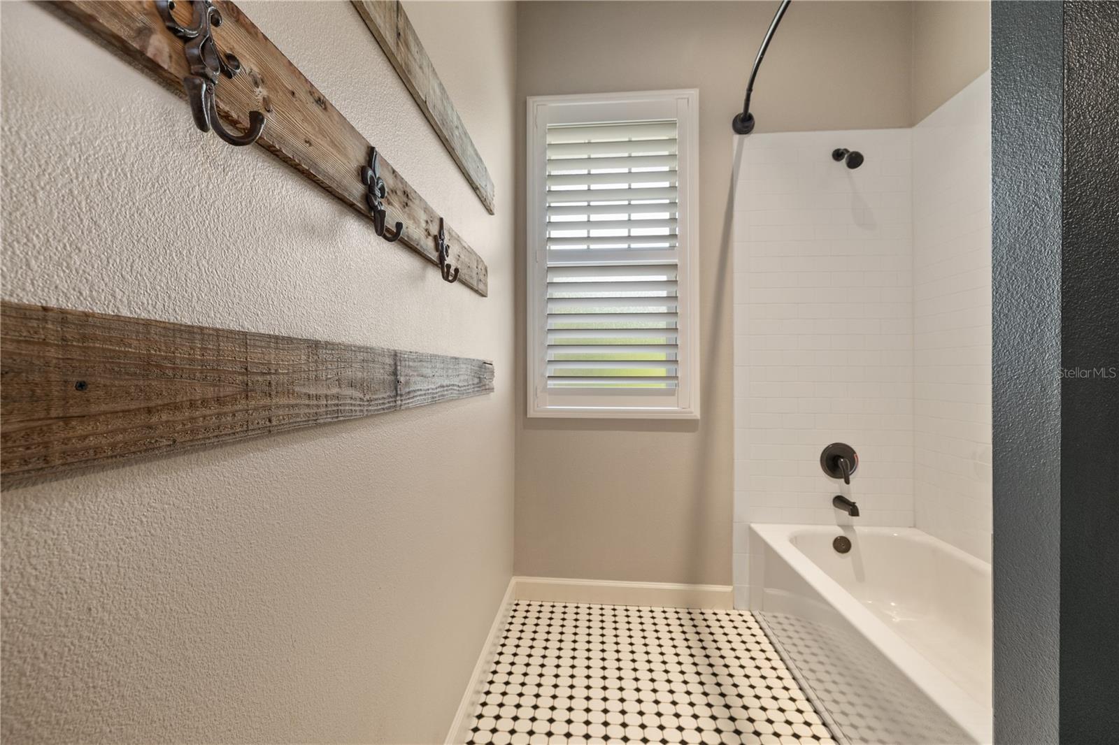 Listing photo id 44 for 3010 Ola Avenue
