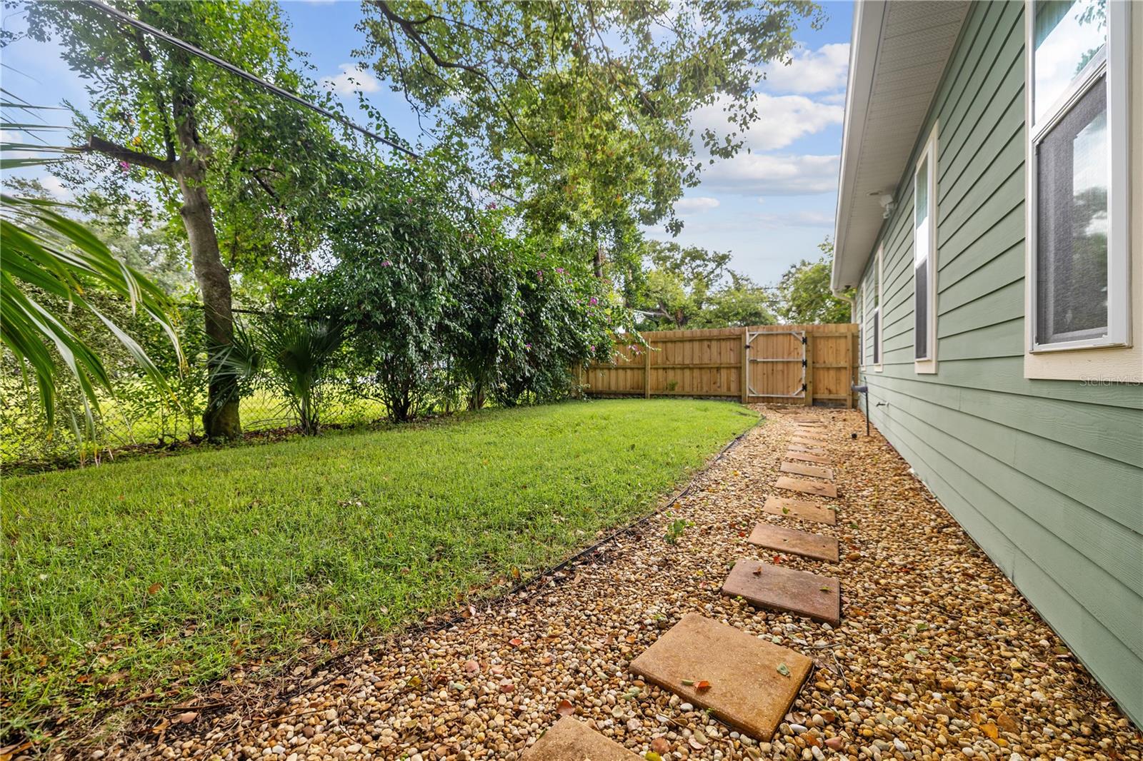 Listing photo id 53 for 3010 Ola Avenue
