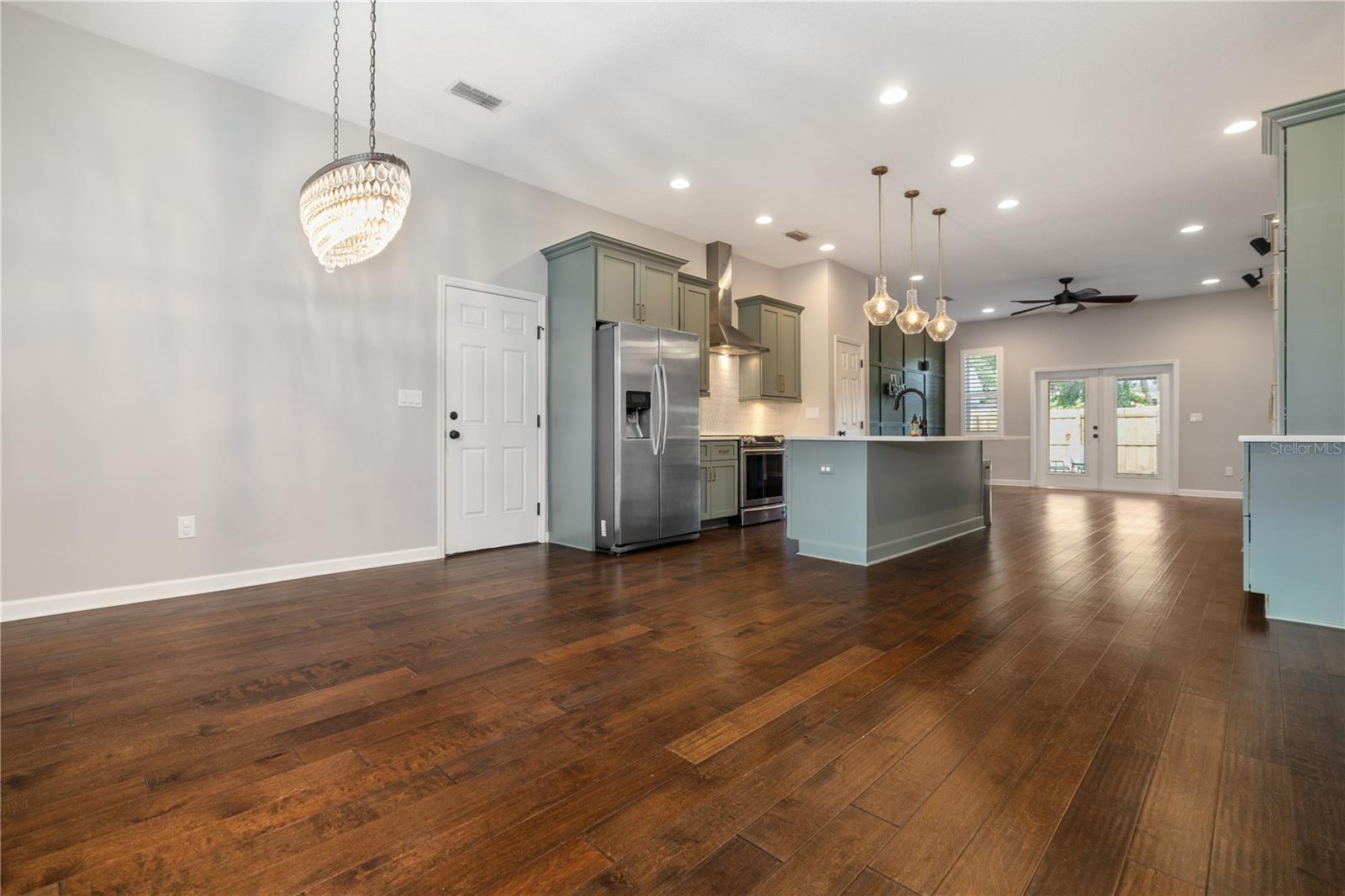 Listing photo id 4 for 3010 Ola Avenue