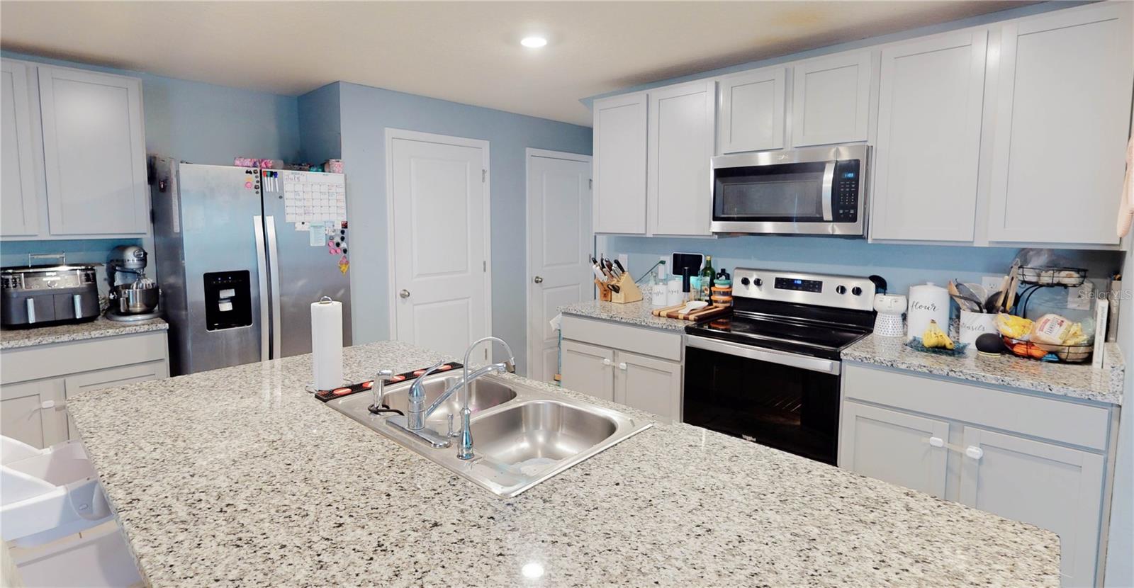 Image 3 of 17 For 671 Sunlit Coral Street