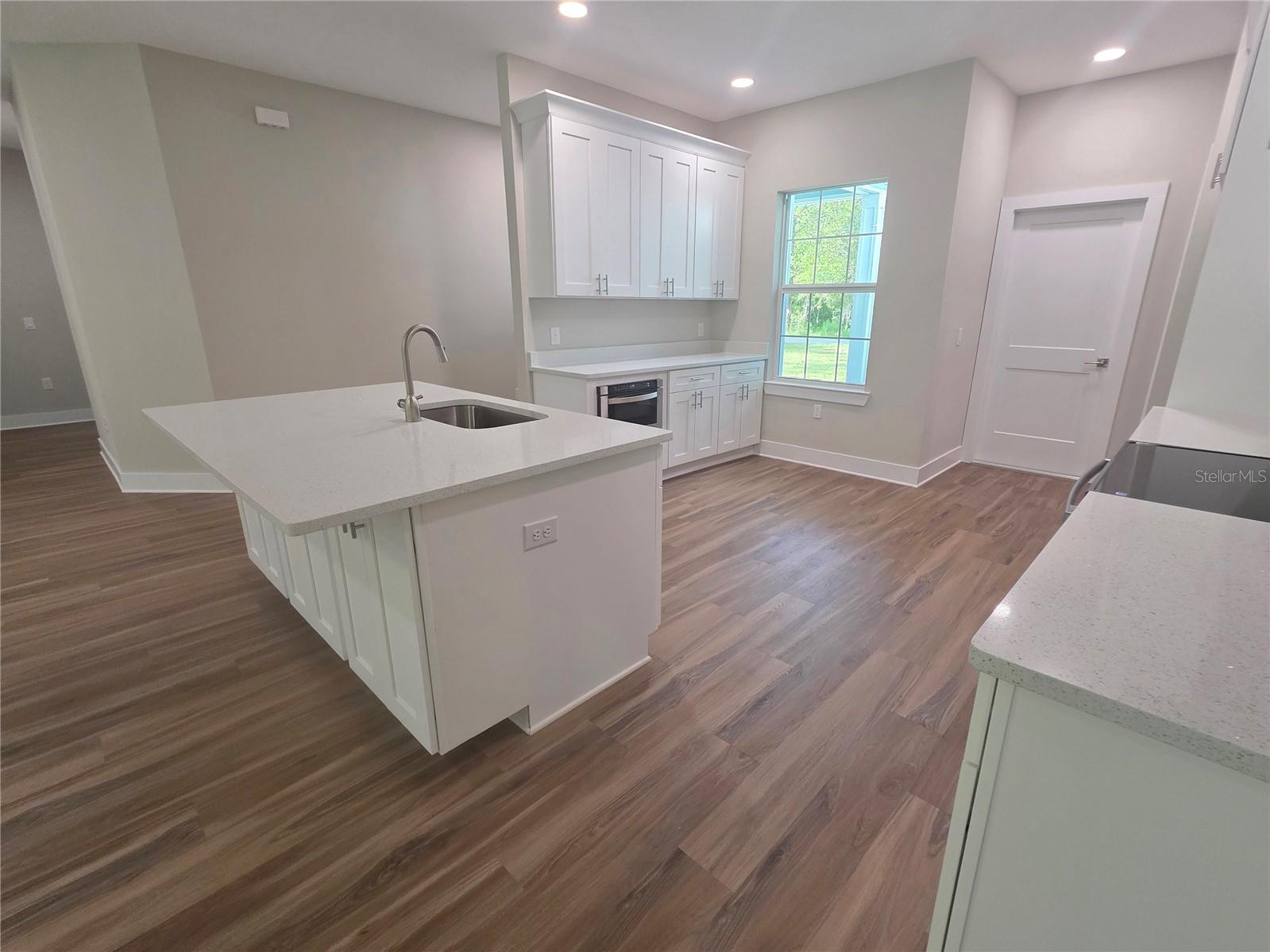 Listing photo id 8 for 2621 Clearwood Street