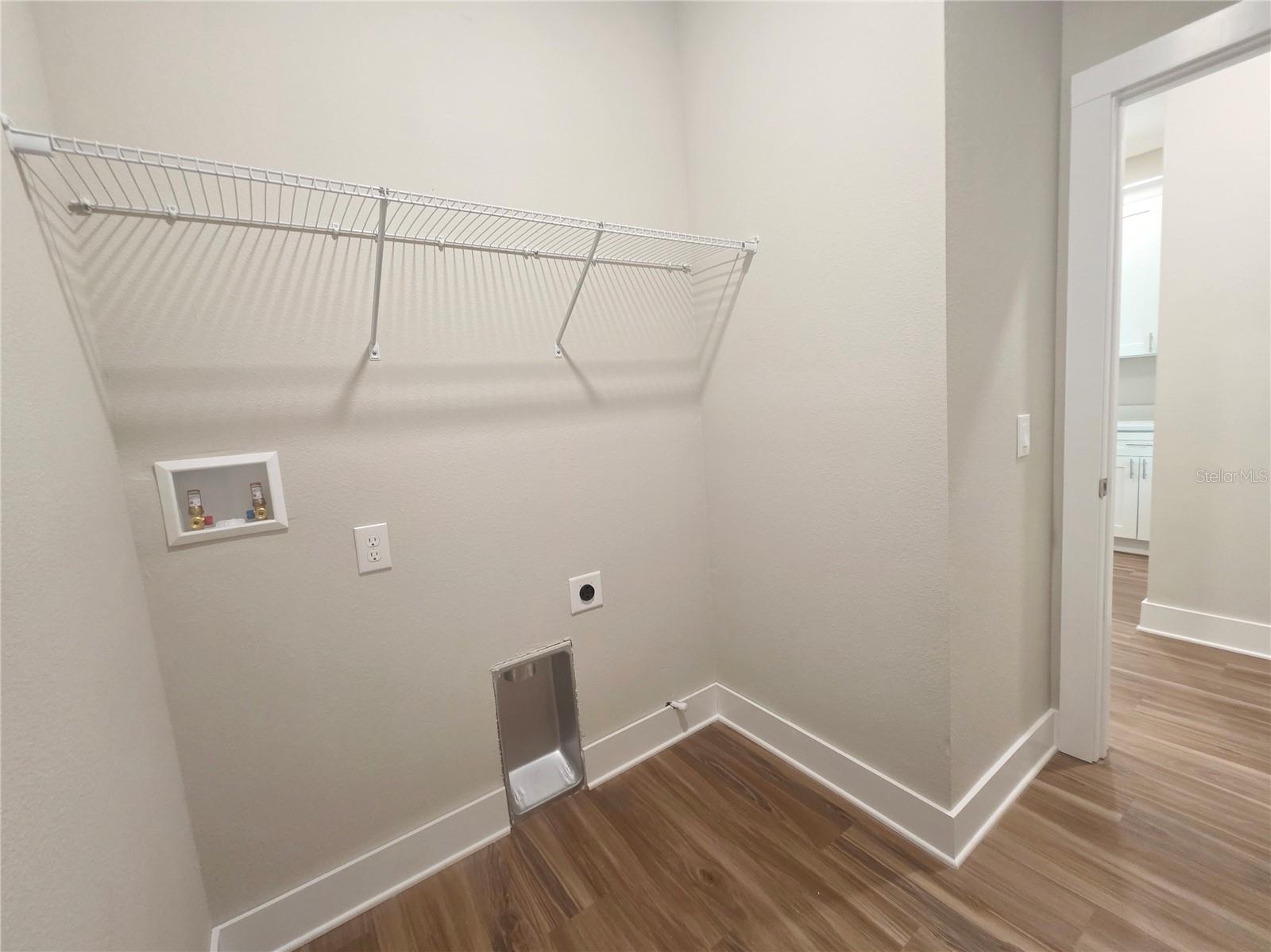 Listing photo id 12 for 2621 Clearwood Street