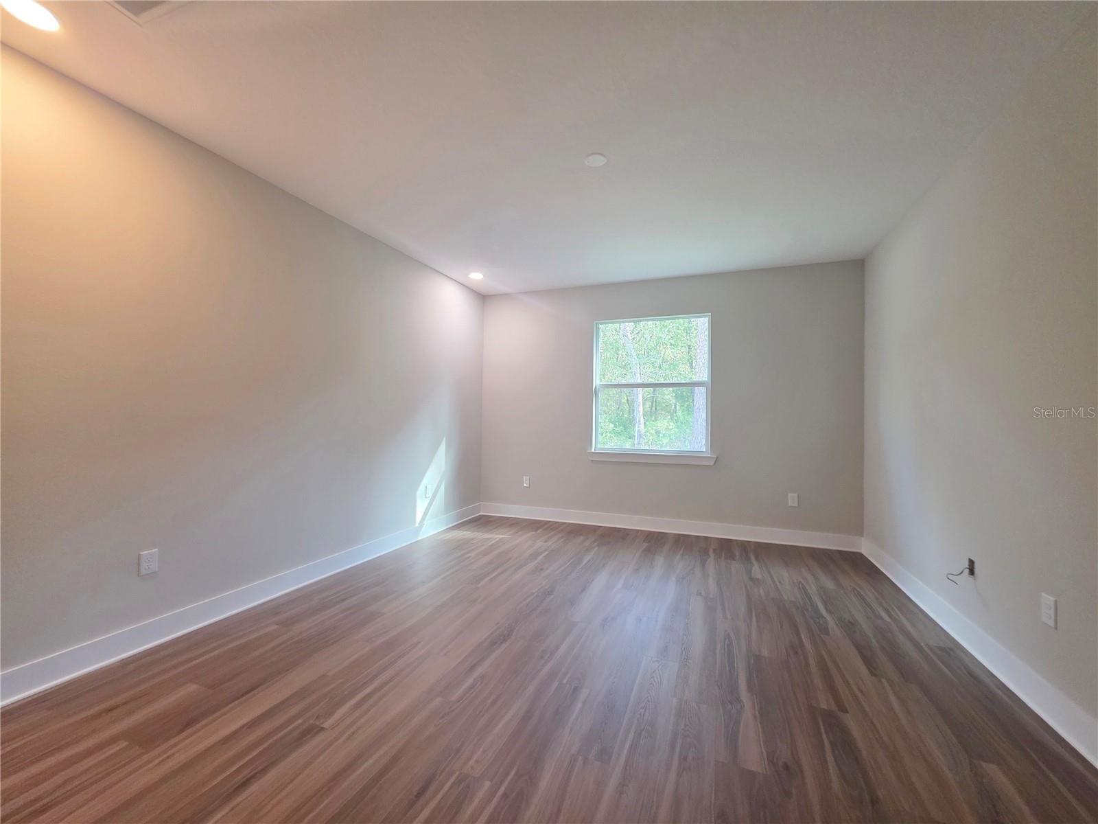 Listing photo id 14 for 2621 Clearwood Street
