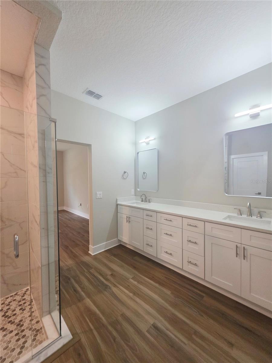 Listing photo id 16 for 2621 Clearwood Street