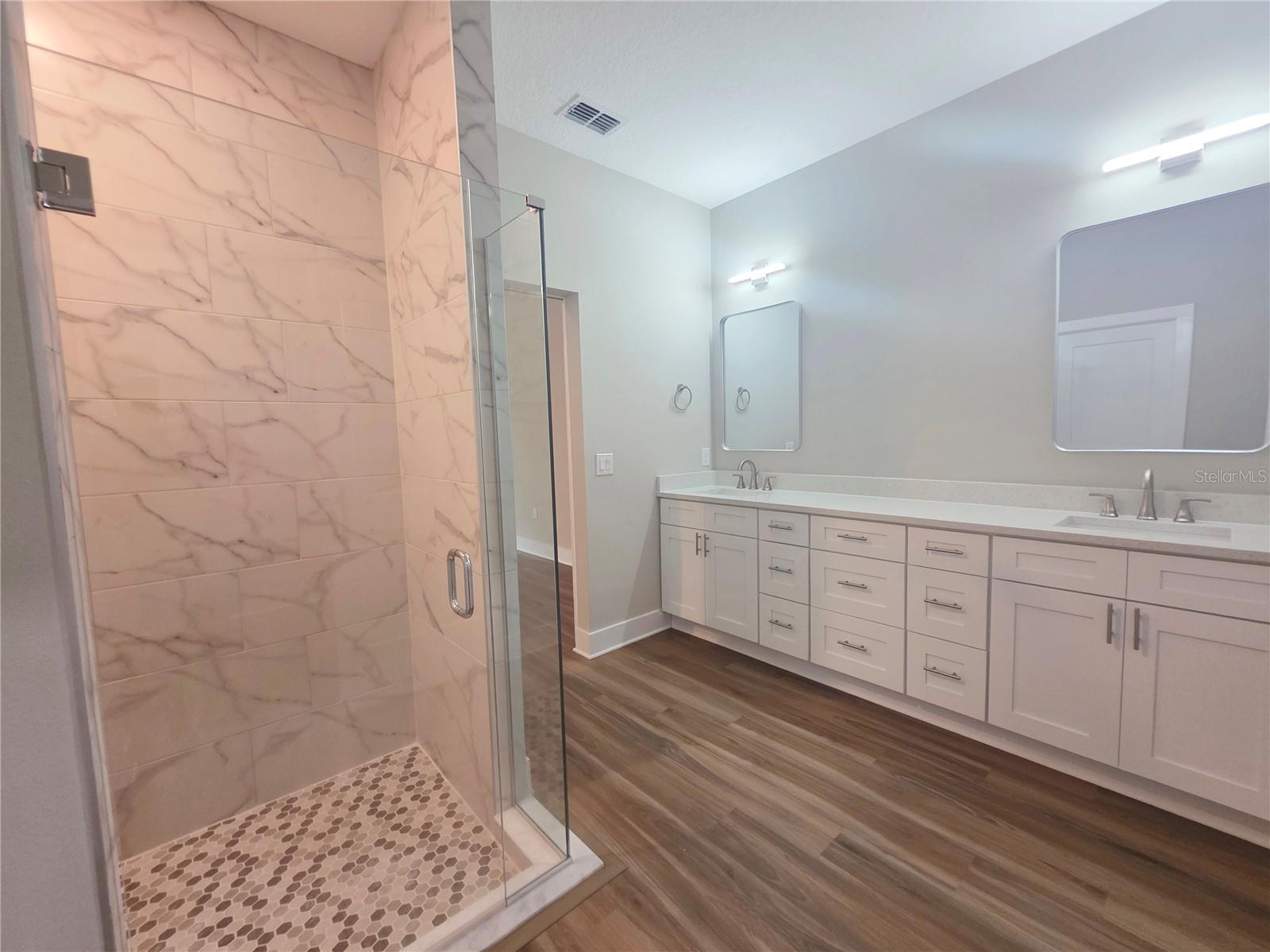 Listing photo id 17 for 2621 Clearwood Street