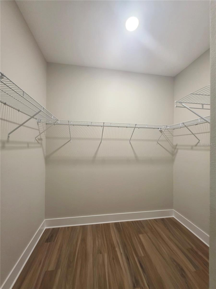 Listing photo id 18 for 2621 Clearwood Street