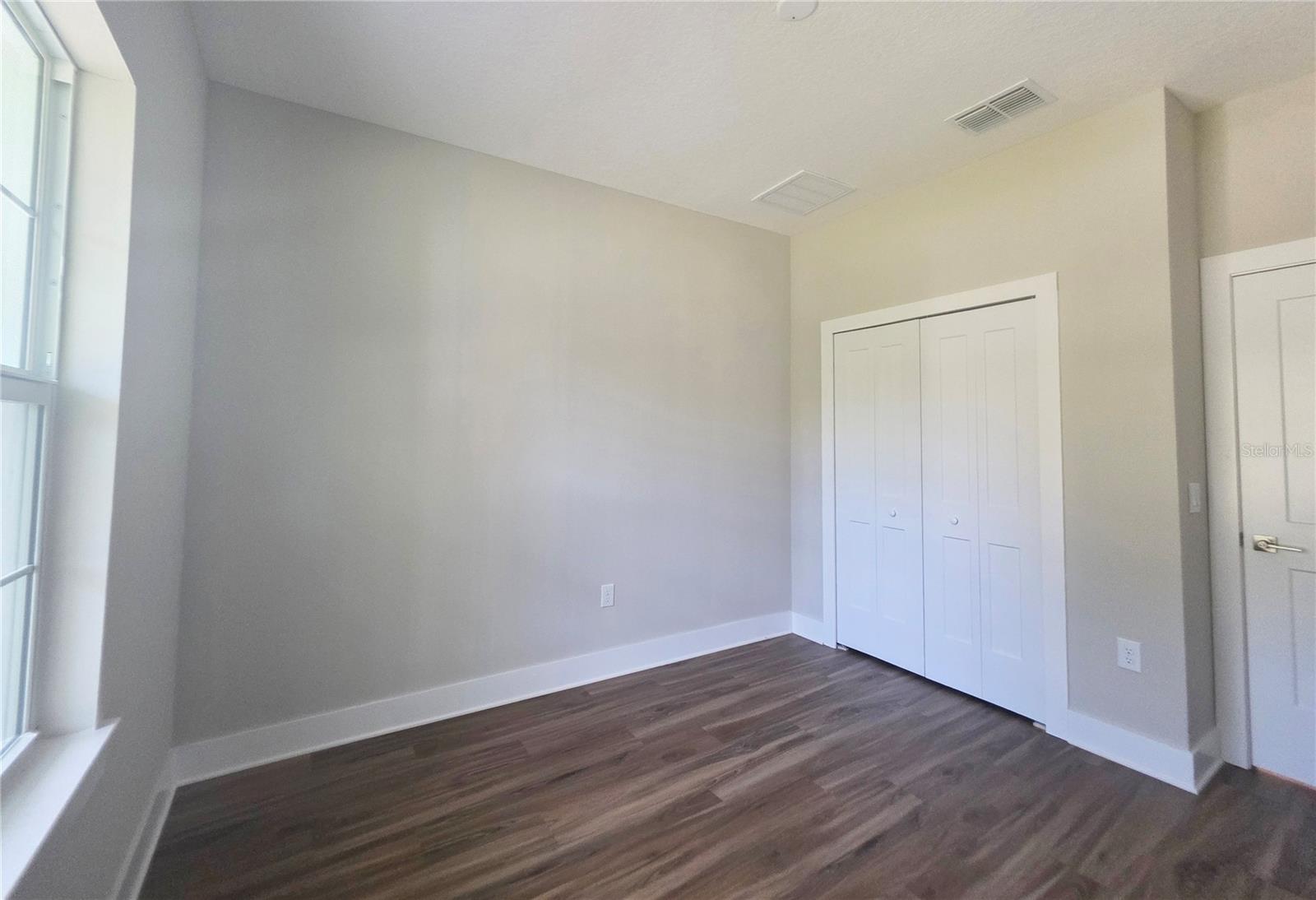 Listing photo id 21 for 2621 Clearwood Street