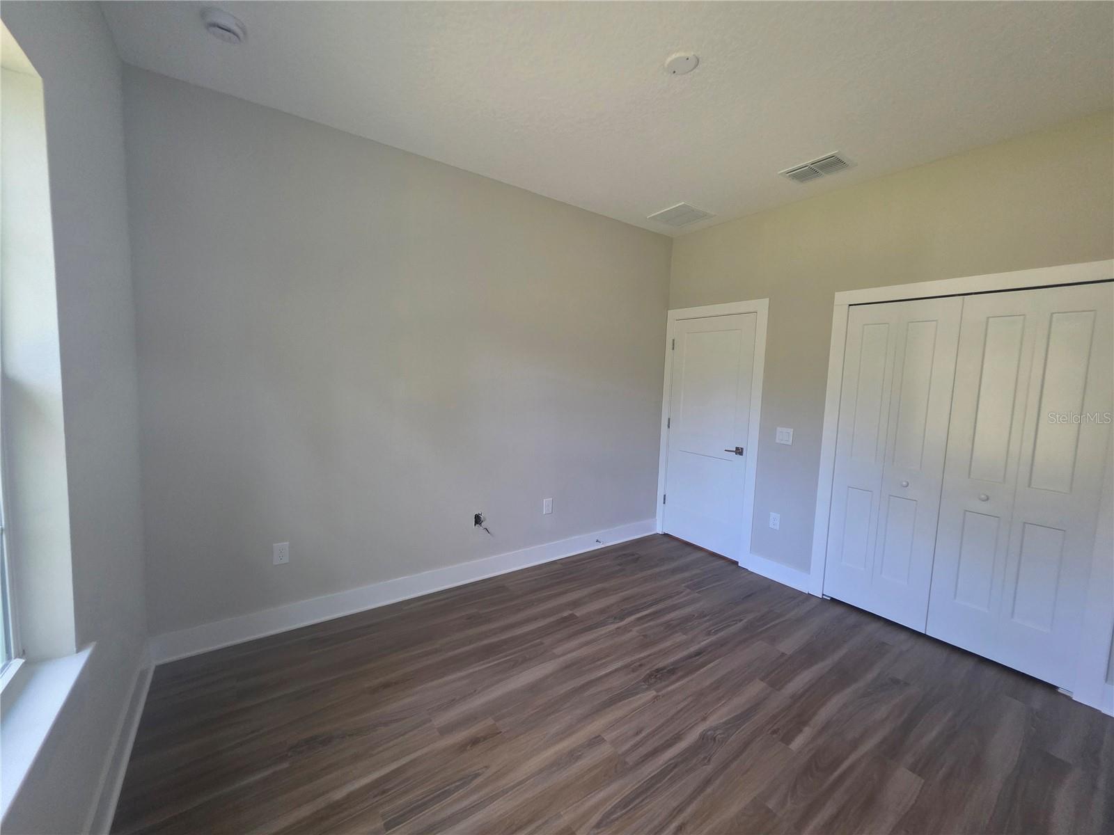Listing photo id 22 for 2621 Clearwood Street