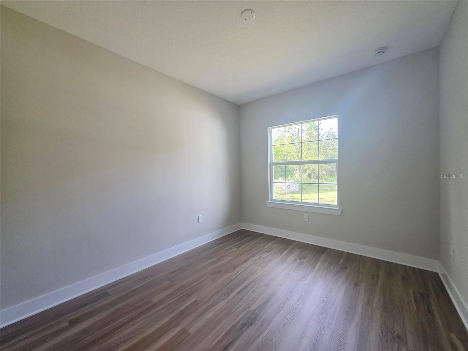 Listing photo id 23 for 2621 Clearwood Street