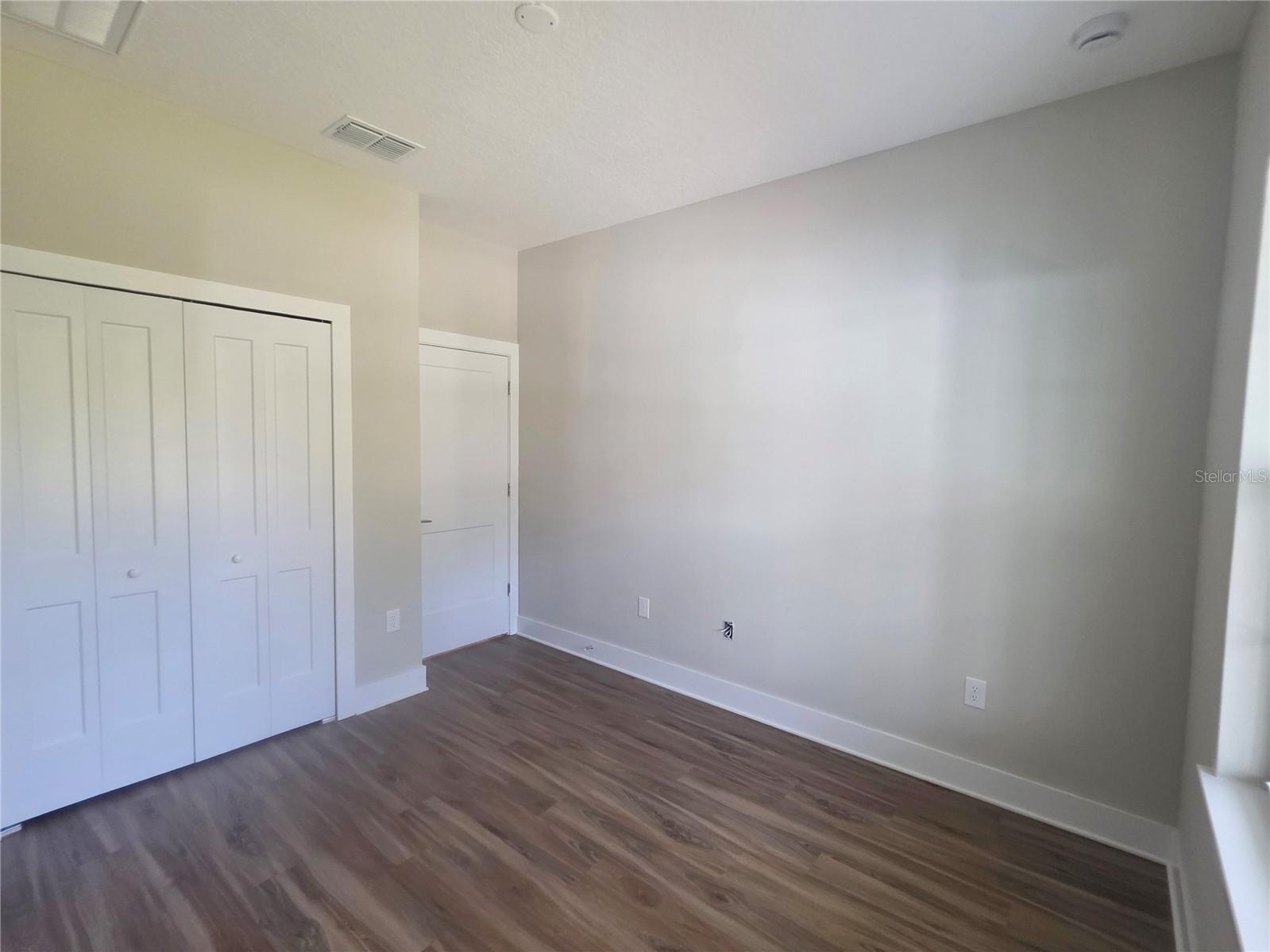 Listing photo id 24 for 2621 Clearwood Street