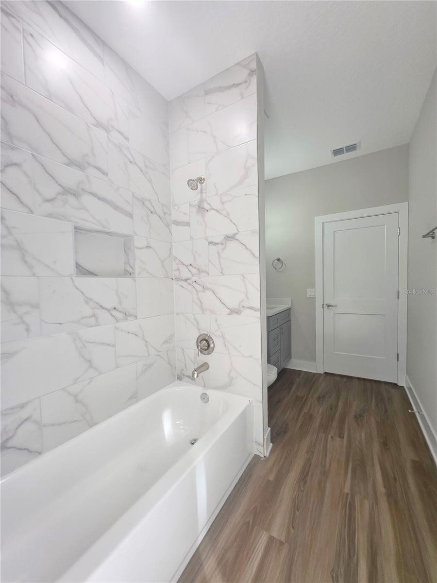 Listing photo id 25 for 2621 Clearwood Street