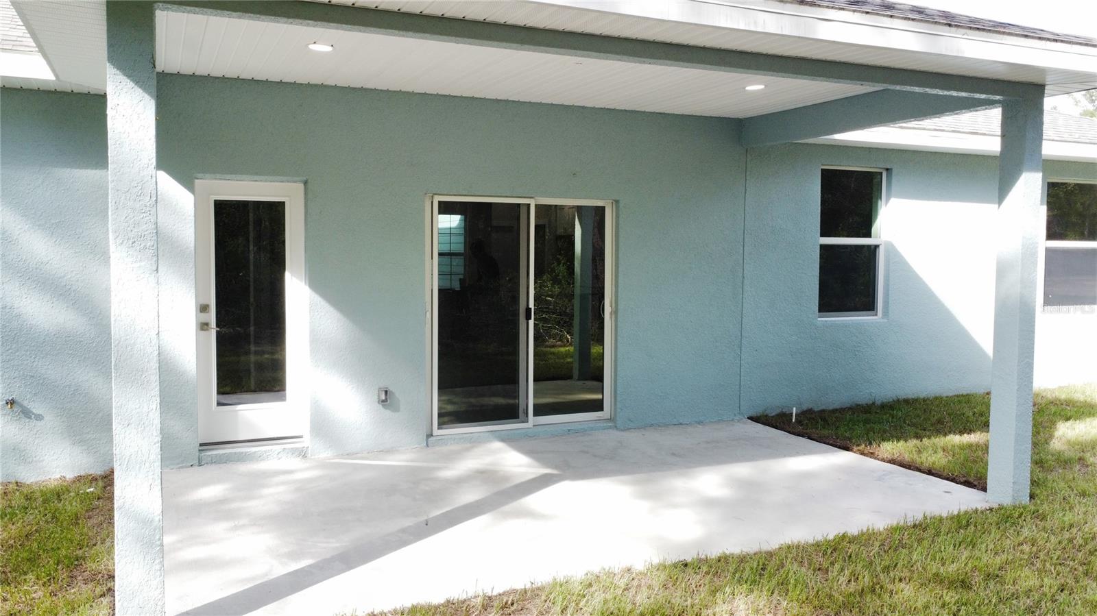 Listing photo id 29 for 2621 Clearwood Street
