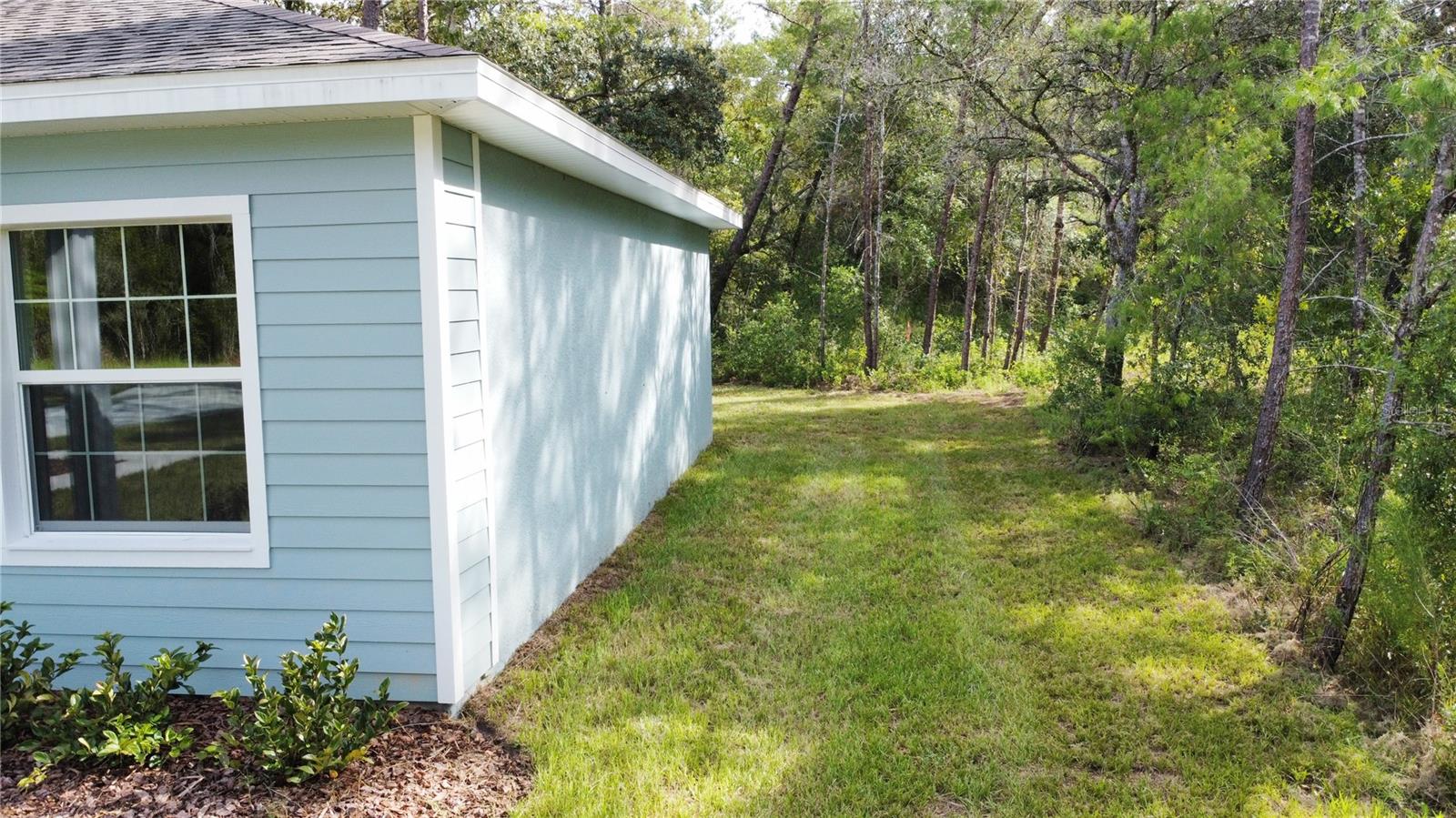 Listing photo id 30 for 2621 Clearwood Street