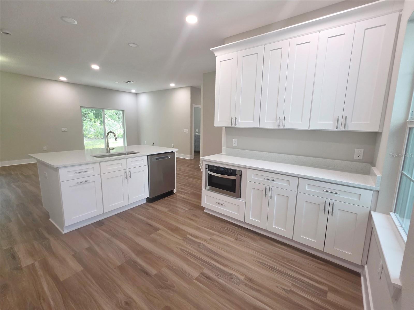 Listing photo id 6 for 2621 Clearwood Street