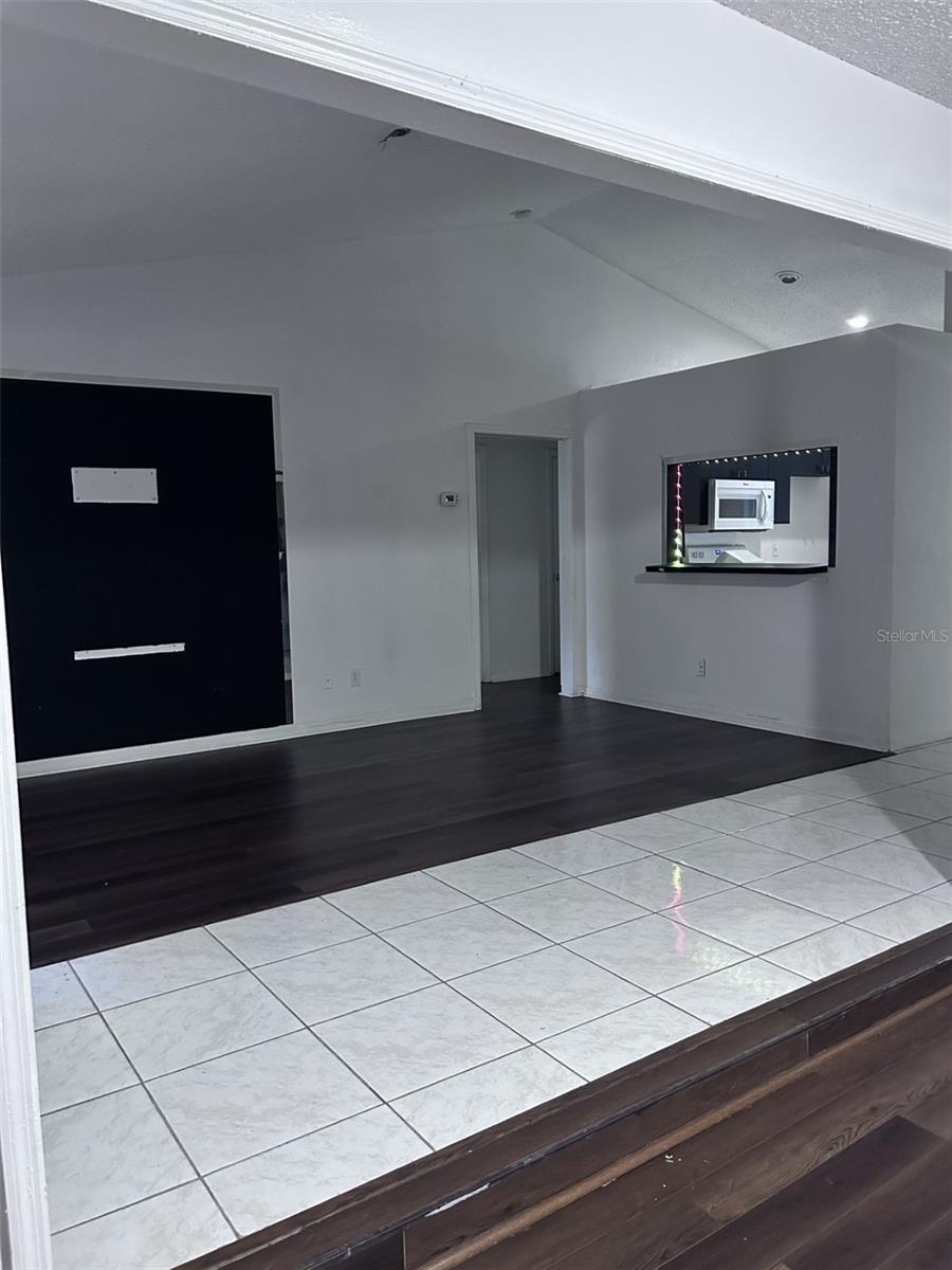 Image 3 of 17 For 6934 Wildwood Oak Drive