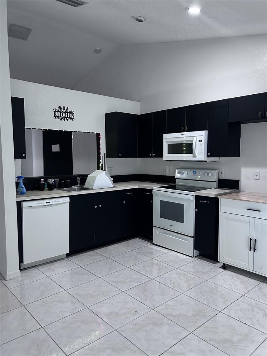 Image 7 of 17 For 6934 Wildwood Oak Drive