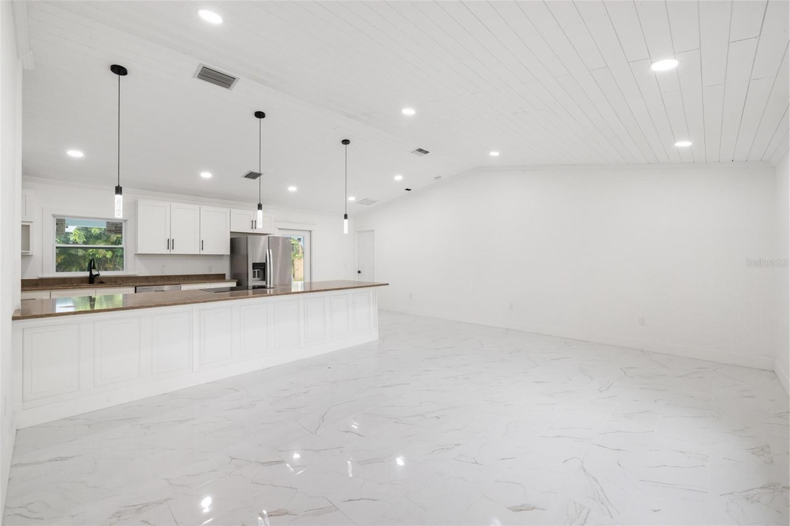 Image 12 of 38 For 23268 Avacado Avenue