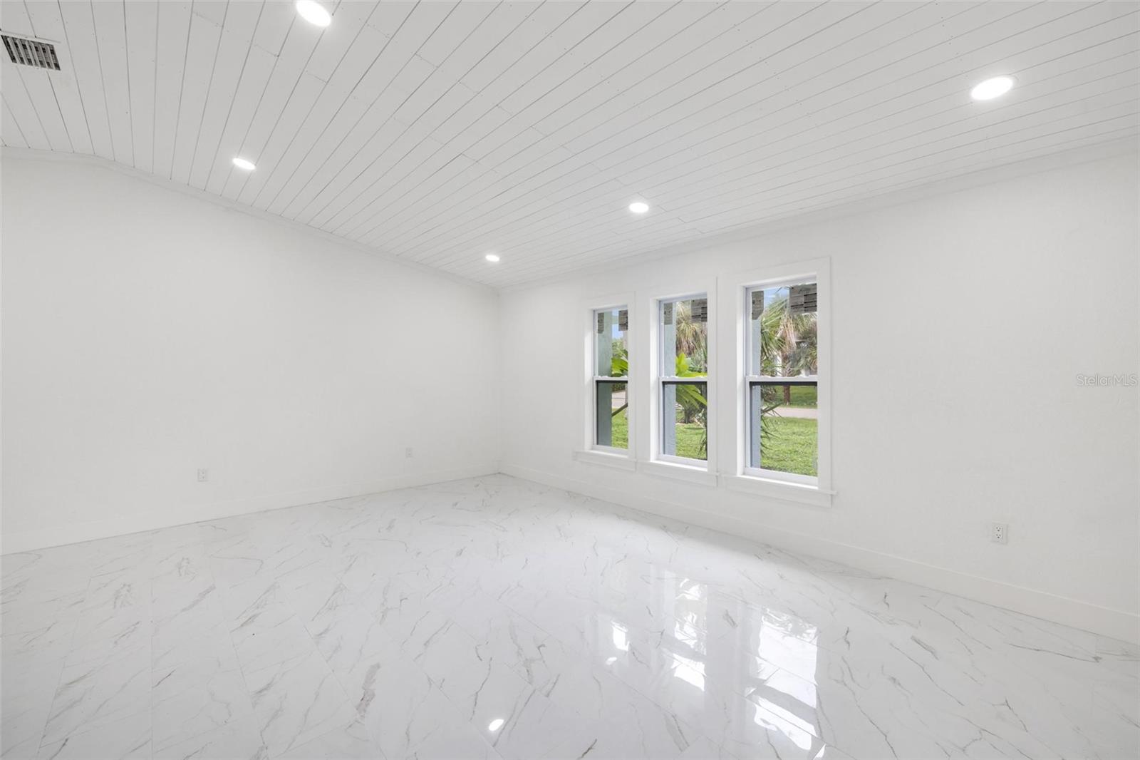 Image 15 of 38 For 23268 Avacado Avenue