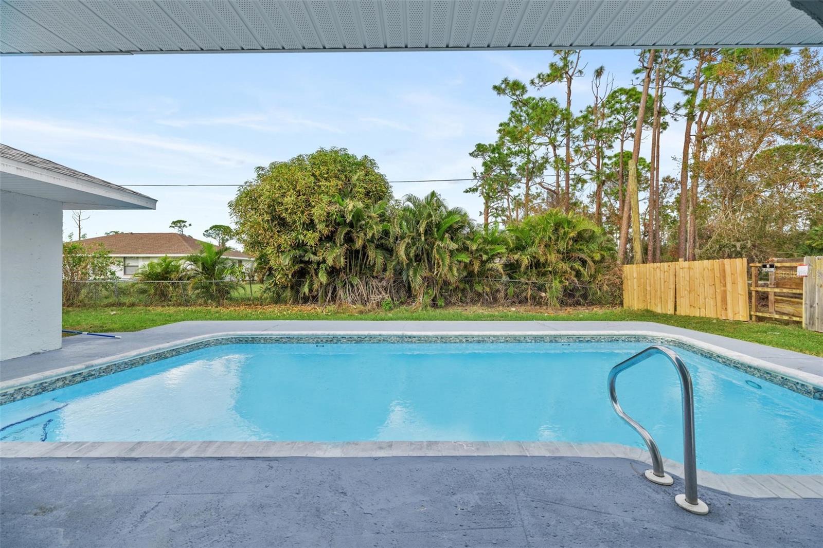 Image 17 of 38 For 23268 Avacado Avenue