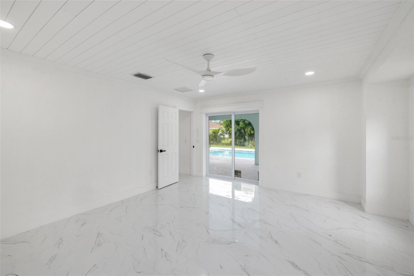 Image 19 of 38 For 23268 Avacado Avenue