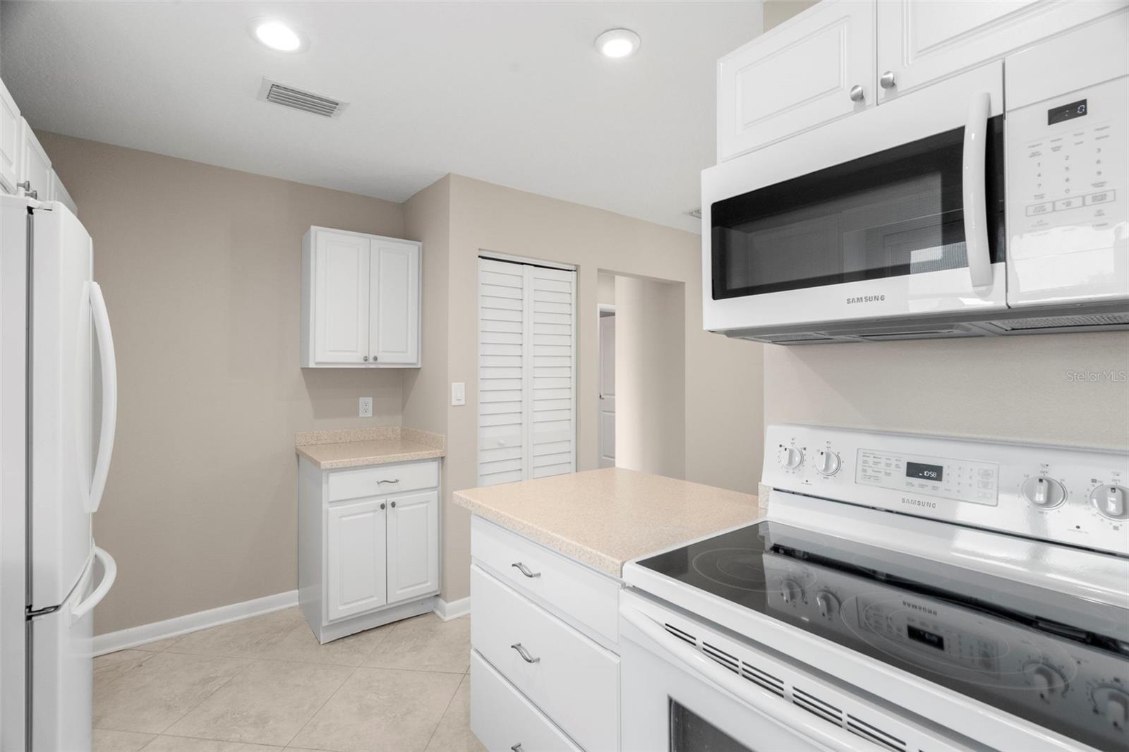 Image 10 of 27 For 4215 East Bay Drive 1601d