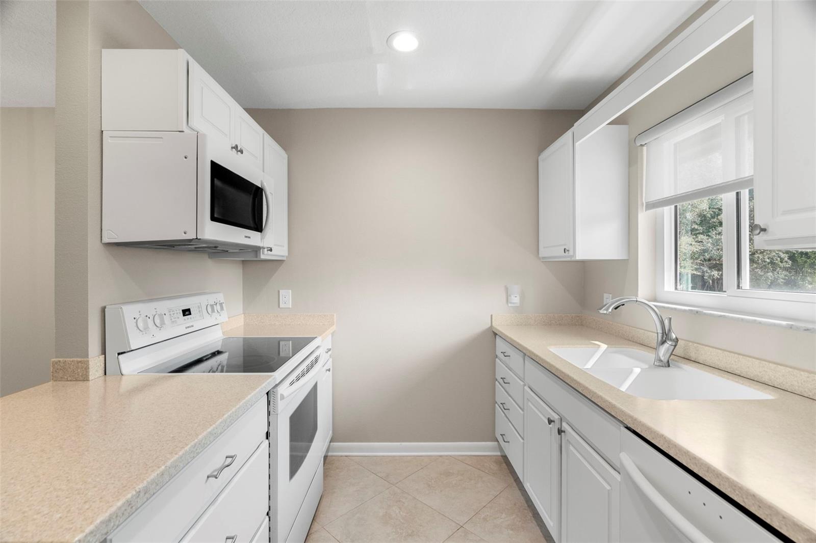 Image 11 of 27 For 4215 East Bay Drive 1601d