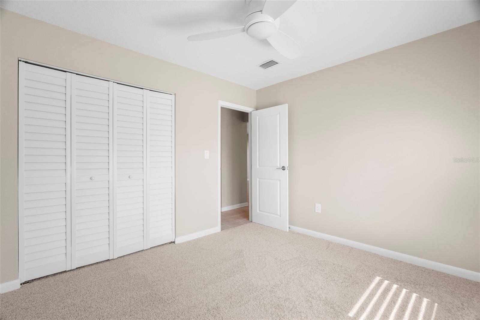 Image 18 of 27 For 4215 East Bay Drive 1601d
