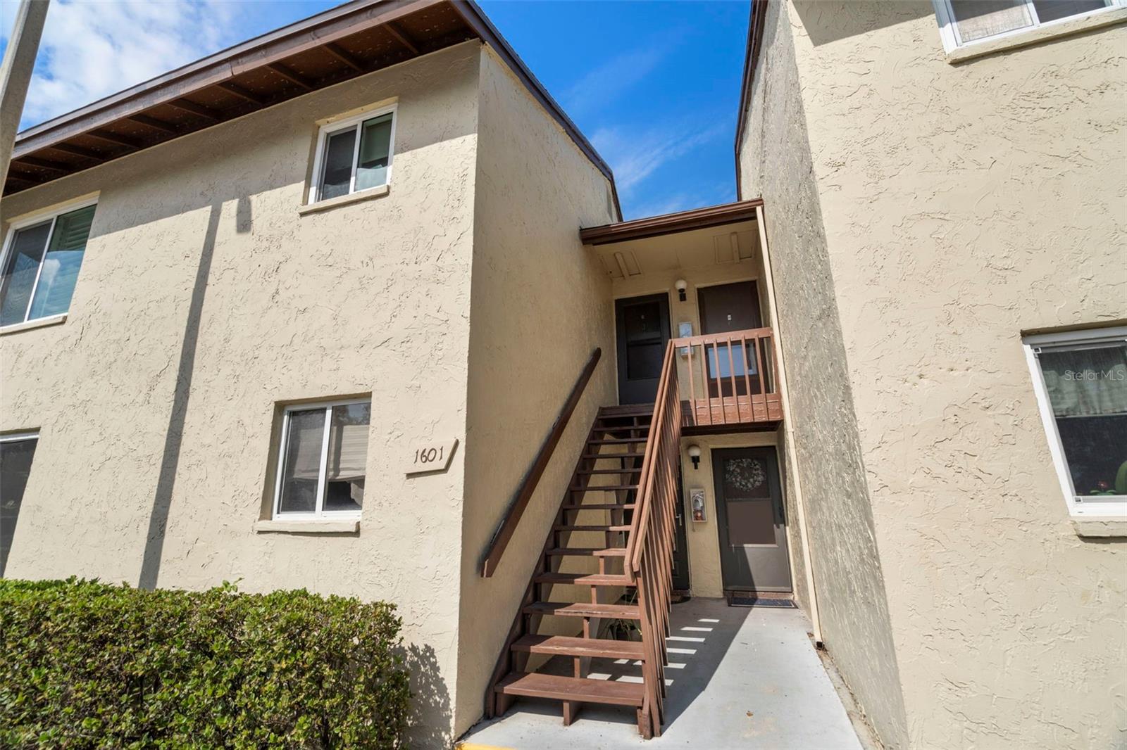 Image 4 of 27 For 4215 East Bay Drive 1601d