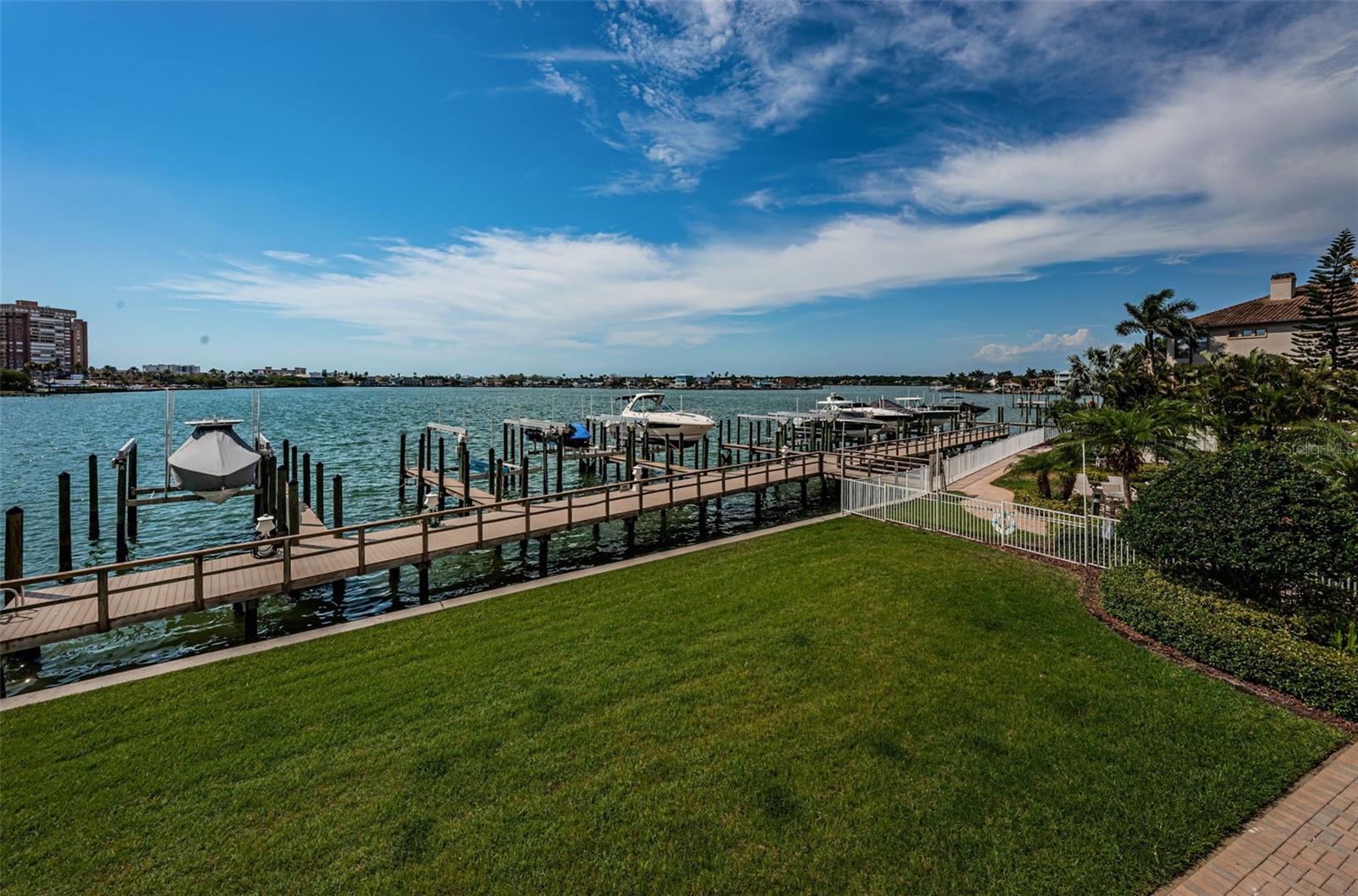 Image 16 of 77 For 17745 Gulf Boulevard 202