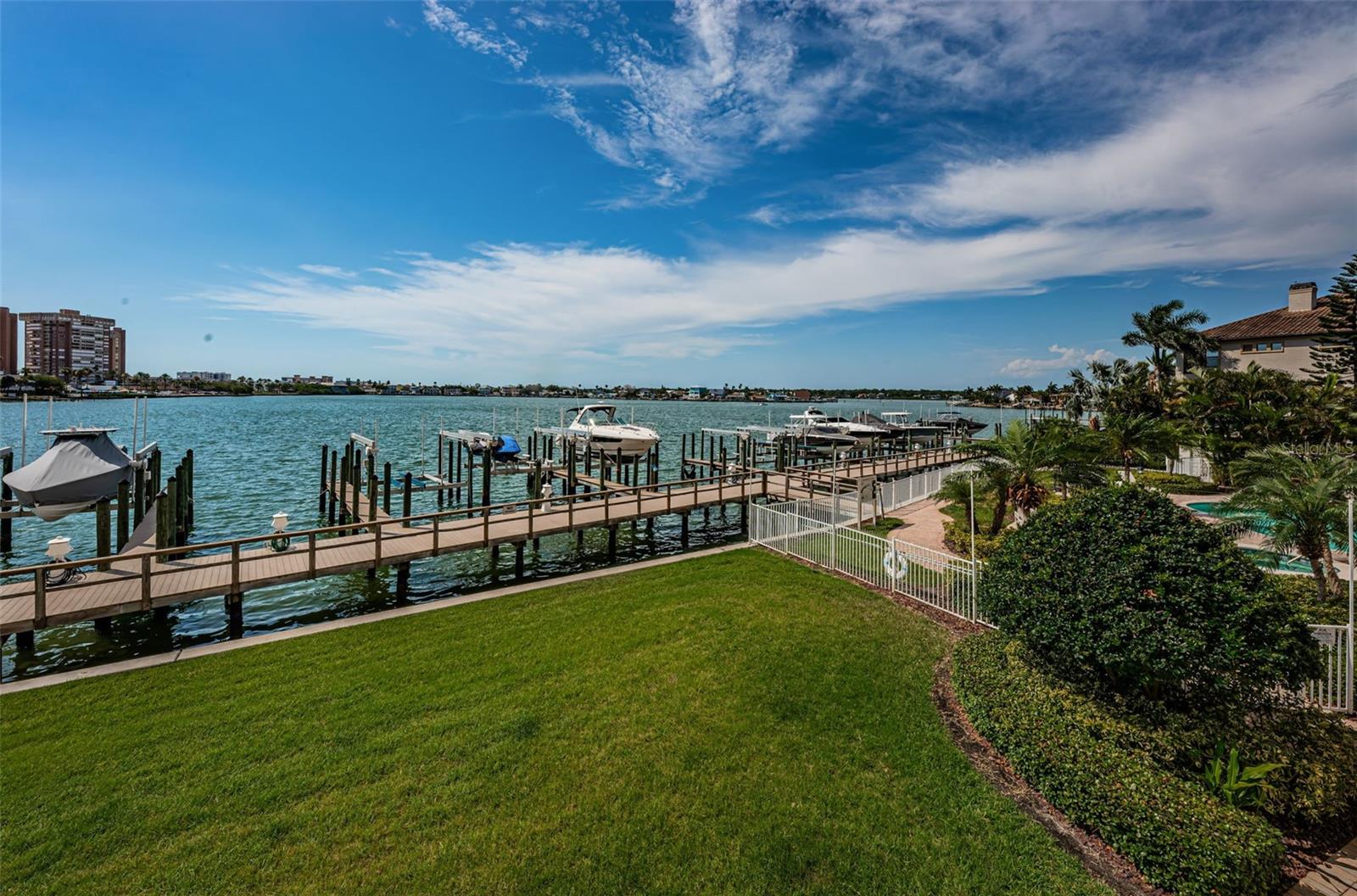 Image 17 of 77 For 17745 Gulf Boulevard 202
