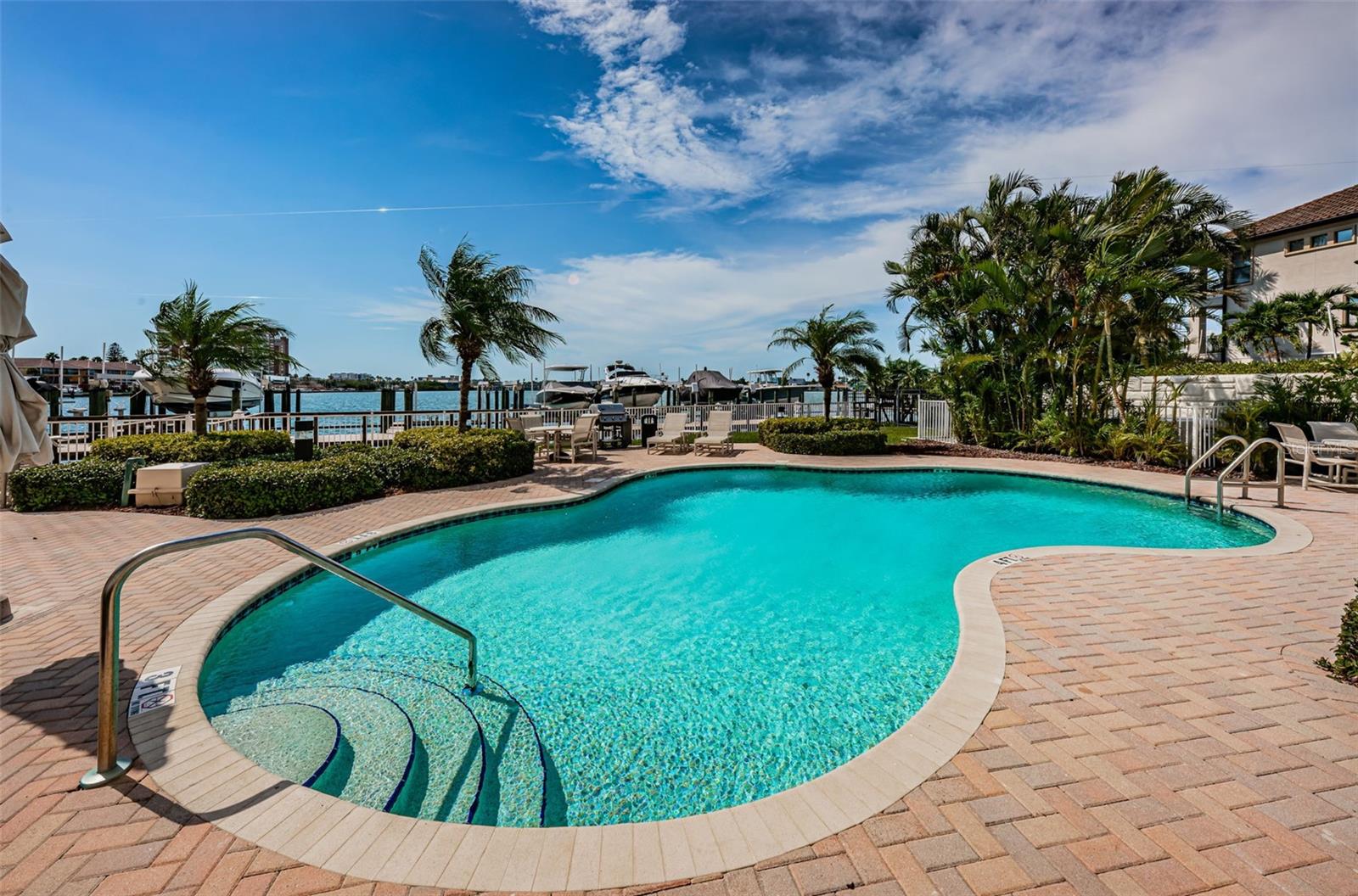 Image 18 of 77 For 17745 Gulf Boulevard 202