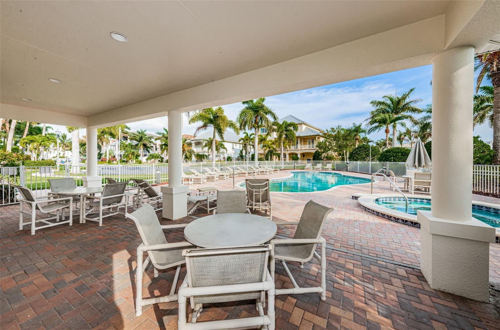 Image 69 of 77 For 17745 Gulf Boulevard 202