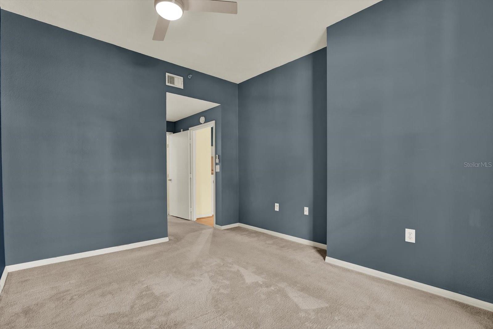 Image 12 of 33 For 100 4th Avenue S 229