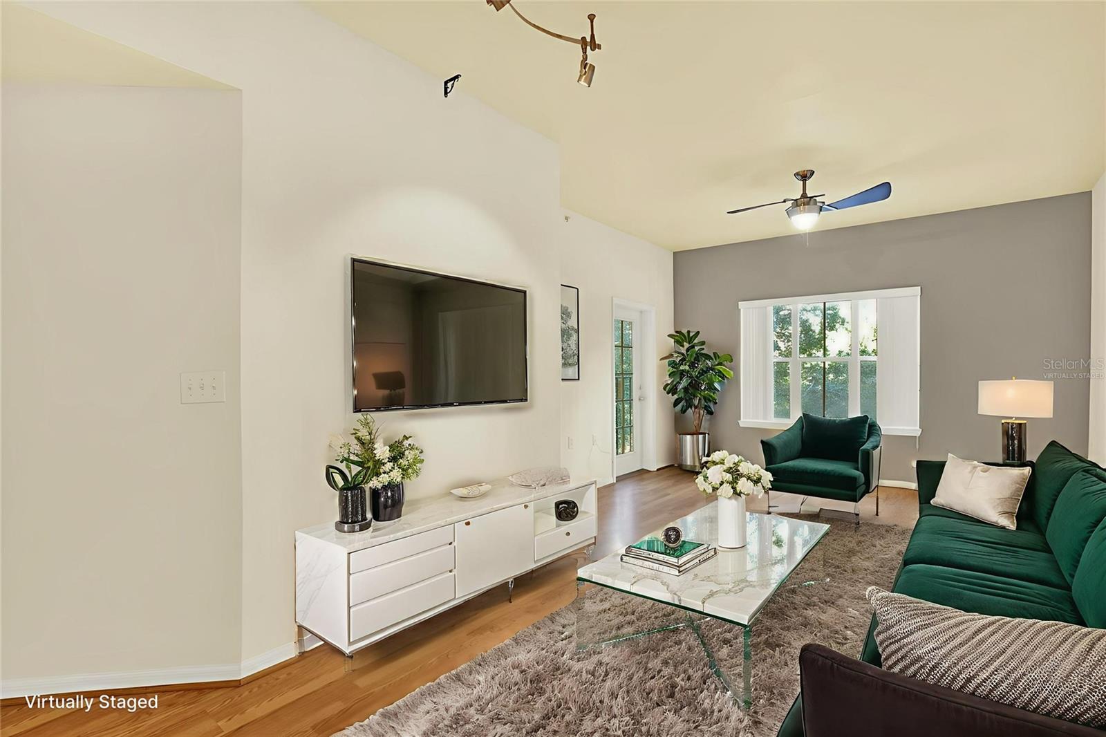 Image 4 of 33 For 100 4th Avenue S 229