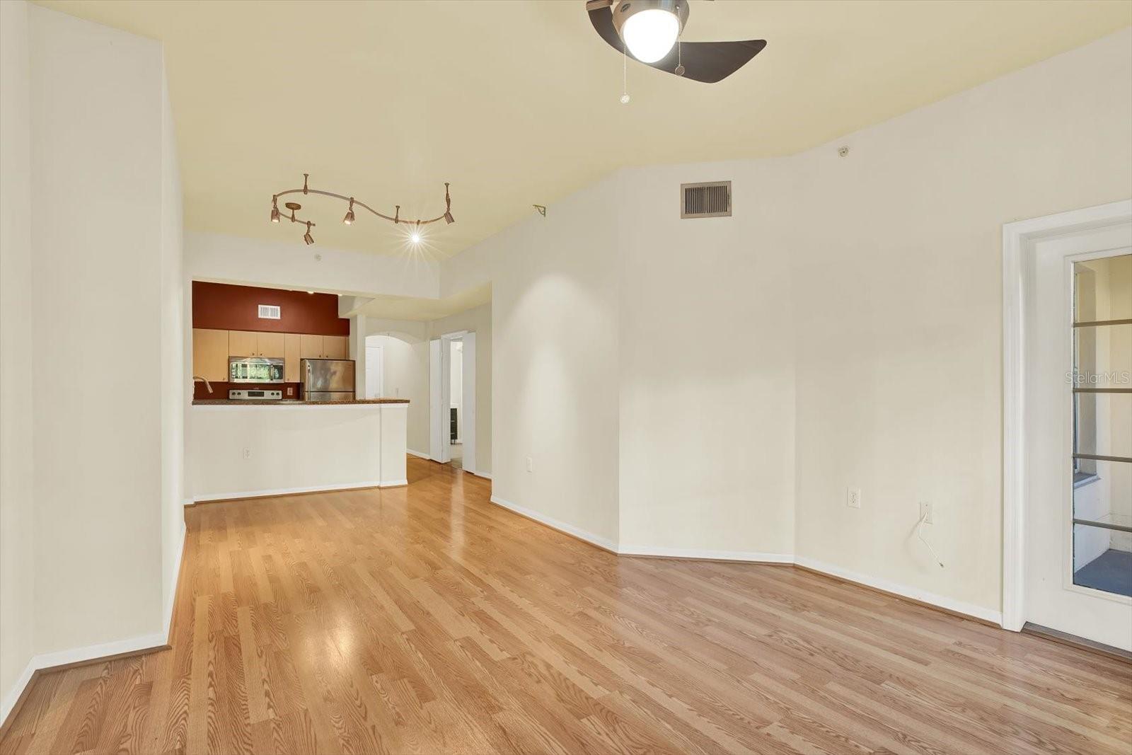 Image 6 of 33 For 100 4th Avenue S 229