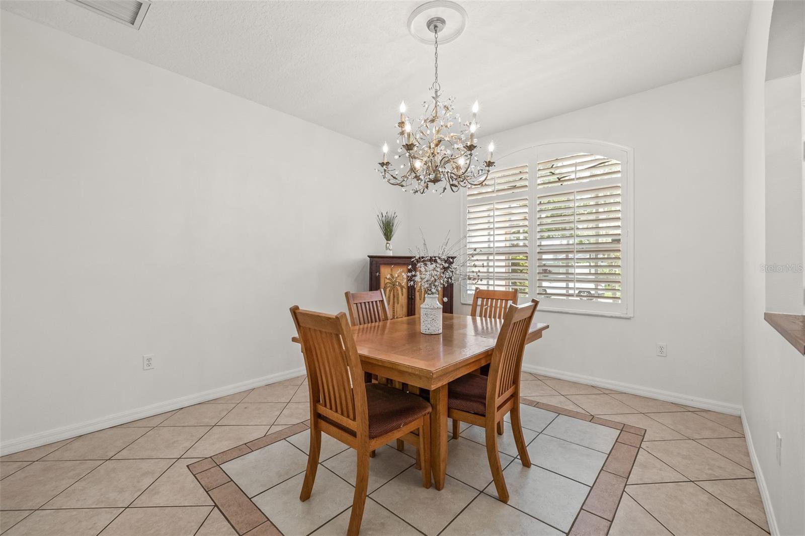 Image 11 of 47 For 4866 Augusta Avenue